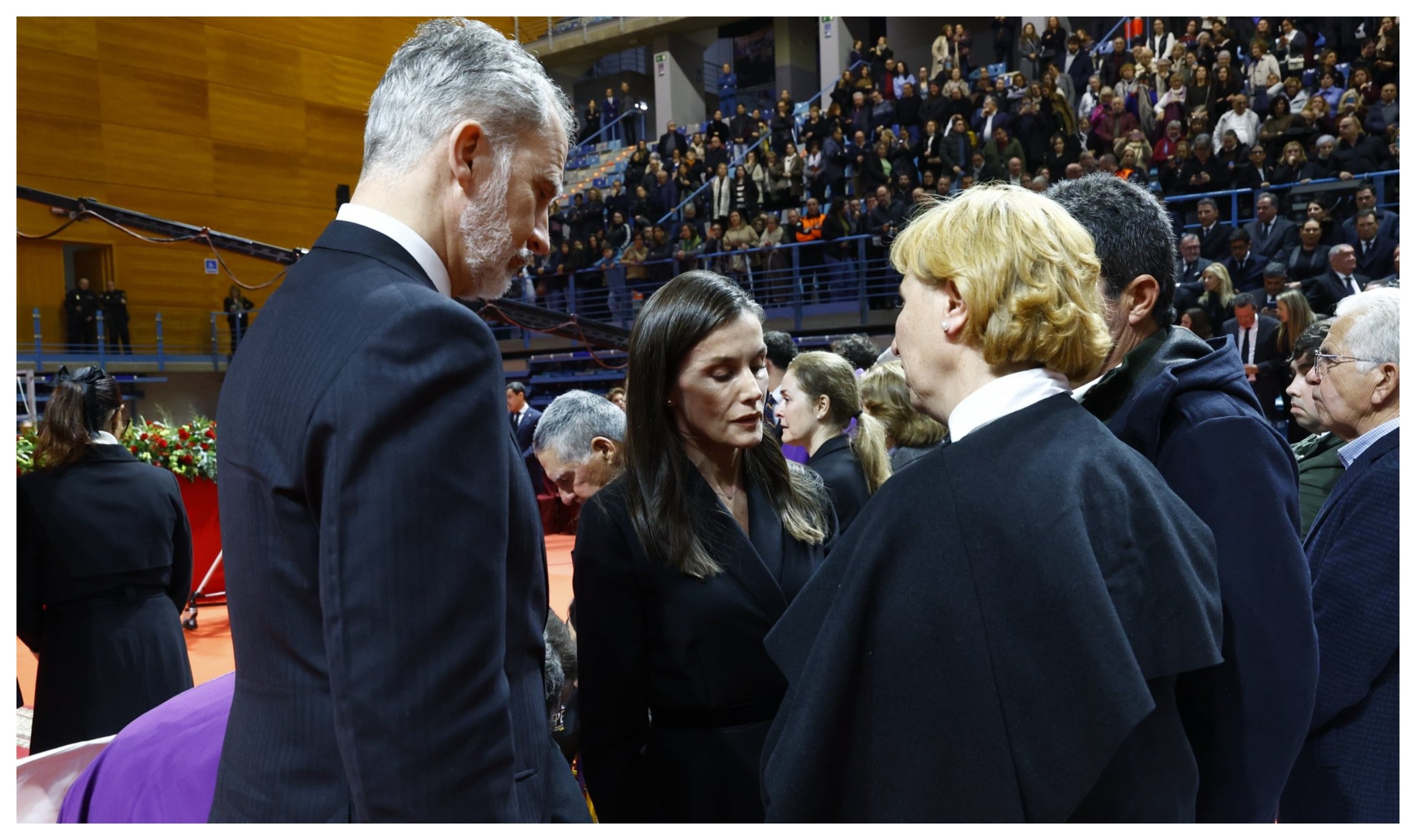 Sin duda, doña Letizia se hubiera sentido mucho más a gusto en el 'funeral de Estado' masoncete que preparaba Pedro Sánchez. Pues mira usted, Señora: la Reina de España puede ser atea pero no maleducada