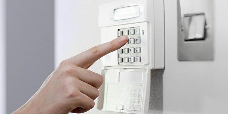 El caso se las trae, Fernando acudió a pintar su vivienda cuando sonó una alarma: "Me quedé perplejo y se presentó el okupa en un minuto"