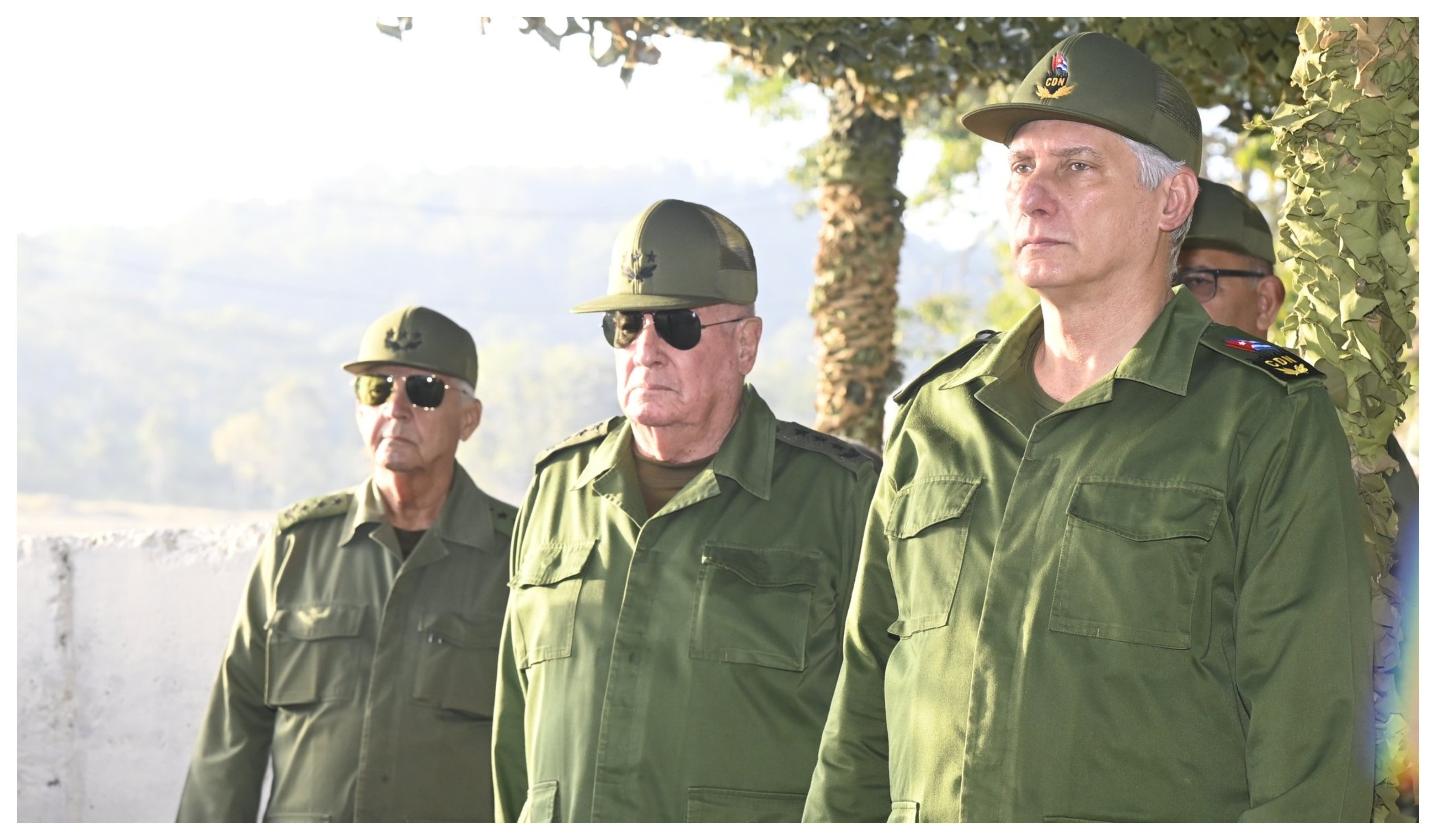 Díaz-Canel (derecha de la imagen) en fase castrismo duro: ser católico atenta contra la seguridad del Estado