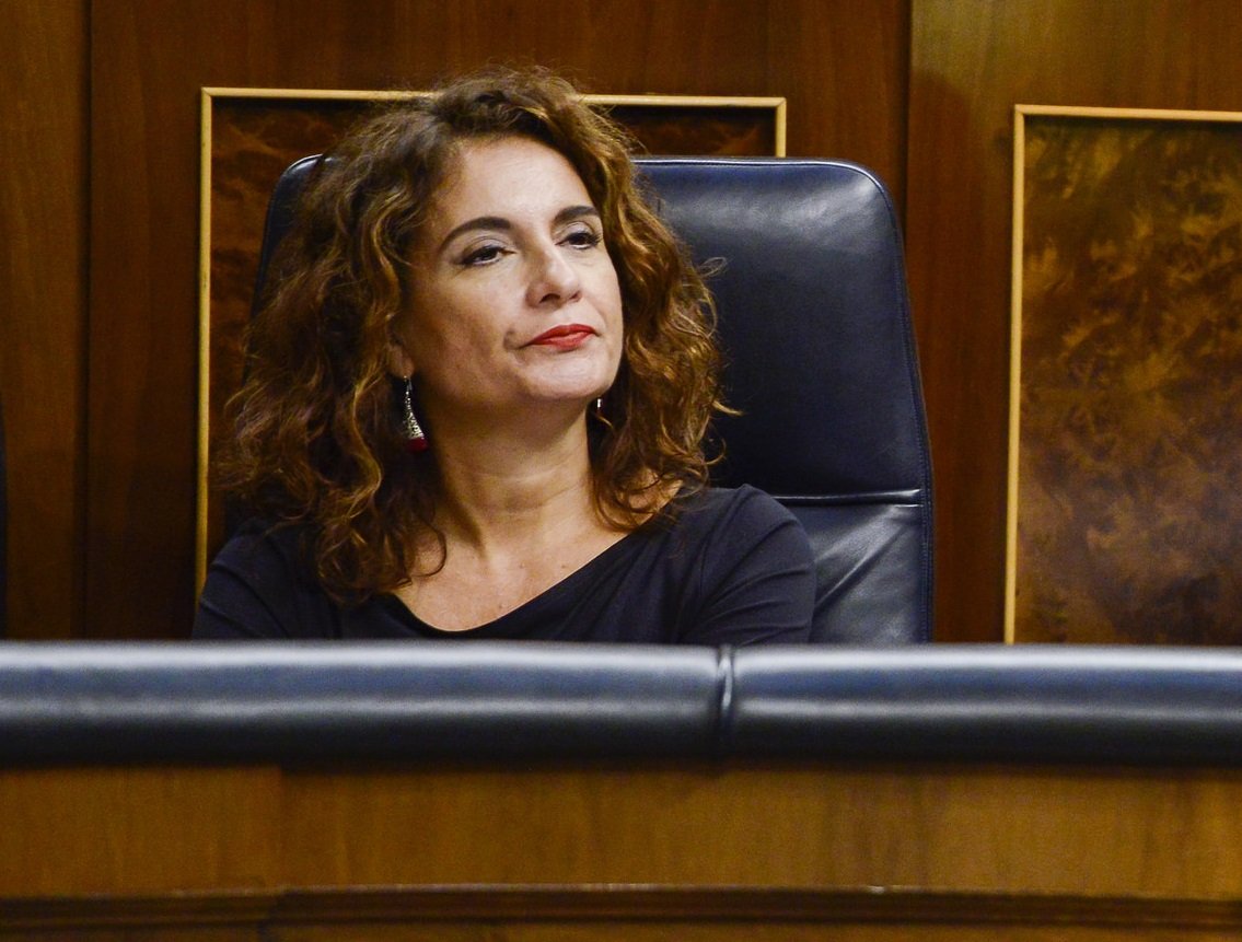 Montero quiere que dejen de escaparse y paguen los impuestos que deben