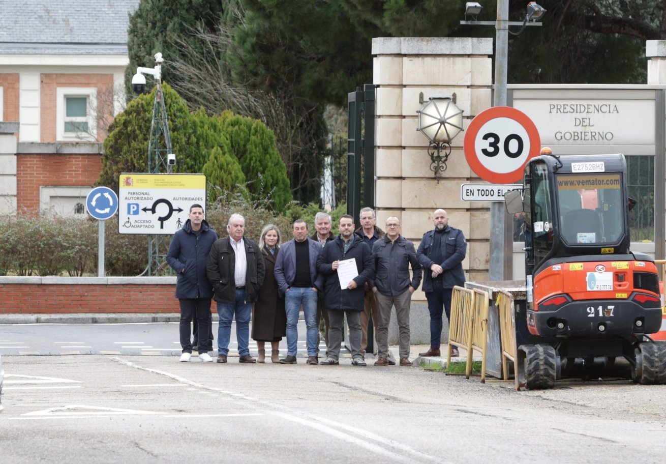 15 alcaldes de la comarca de Campo de Arañuelo y miembros de la plataforma 'Sí a Almaraz, Sí al Futuro' piden a Sánchez que reconsidere el cierre de la central nuclear extremeña