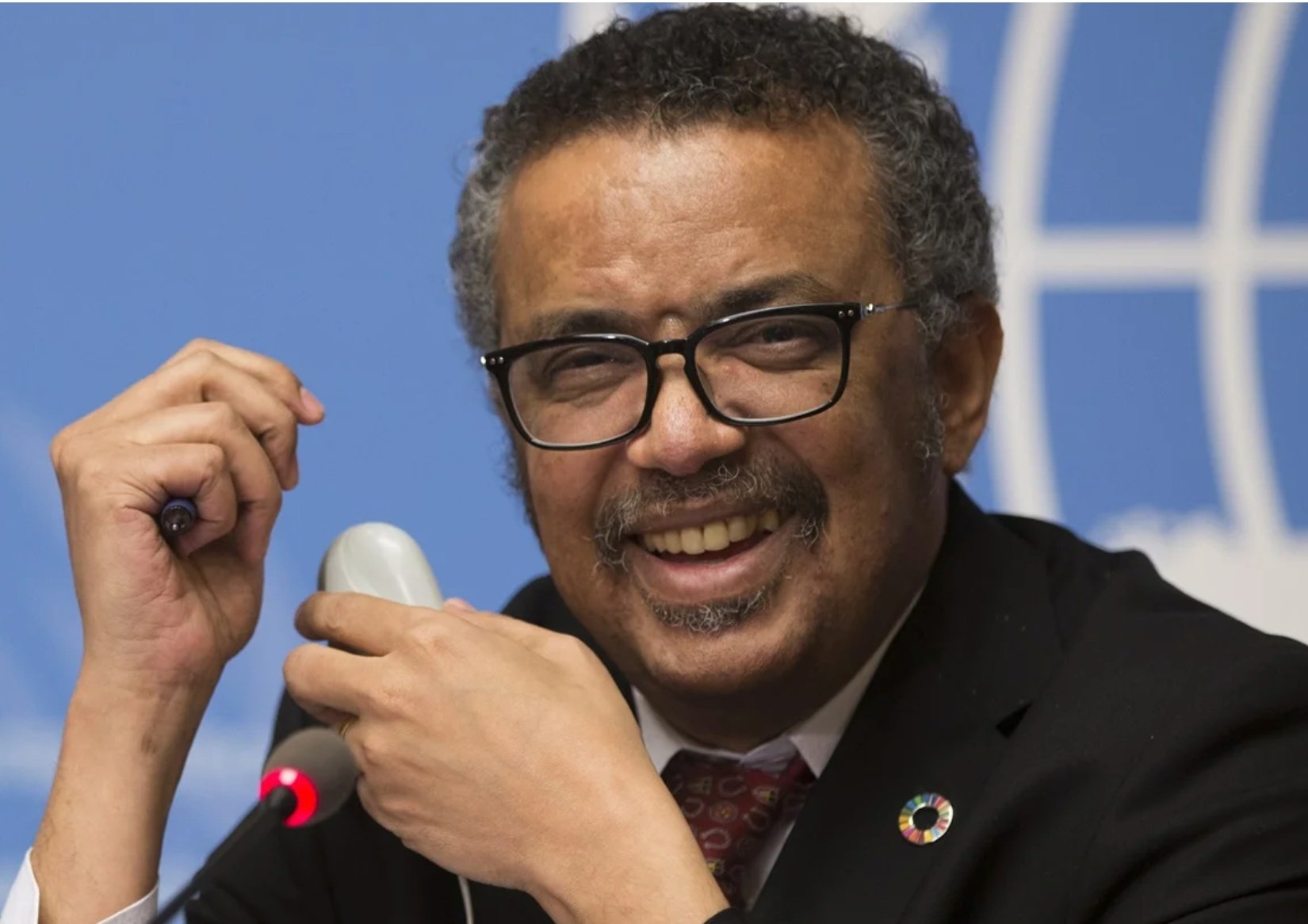 Tedros Adhanom dirige la OMS, organización que fomenta el aborto, el asesinato de niños en el vientre de sus madres