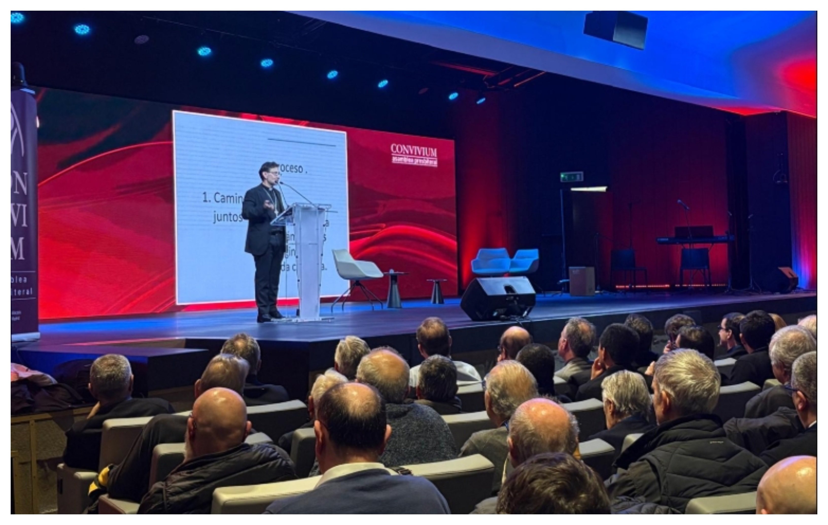 ¿De qué les ha hablado Cobo, en el Convivium, a esos mismos sacerdotes? De sinodalidad. Yo todavía no sé lo que es la sinodalidad, pero no pierdo la esperanza