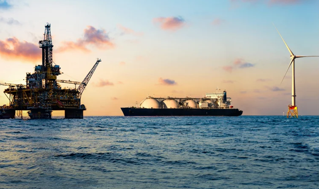 TotalEnergies no renuncia ni al petróleo ni al gas, al tiempo que mantiene la apuesta por crecer en energías bajas en carbono y por seguir premiando a sus accionistas