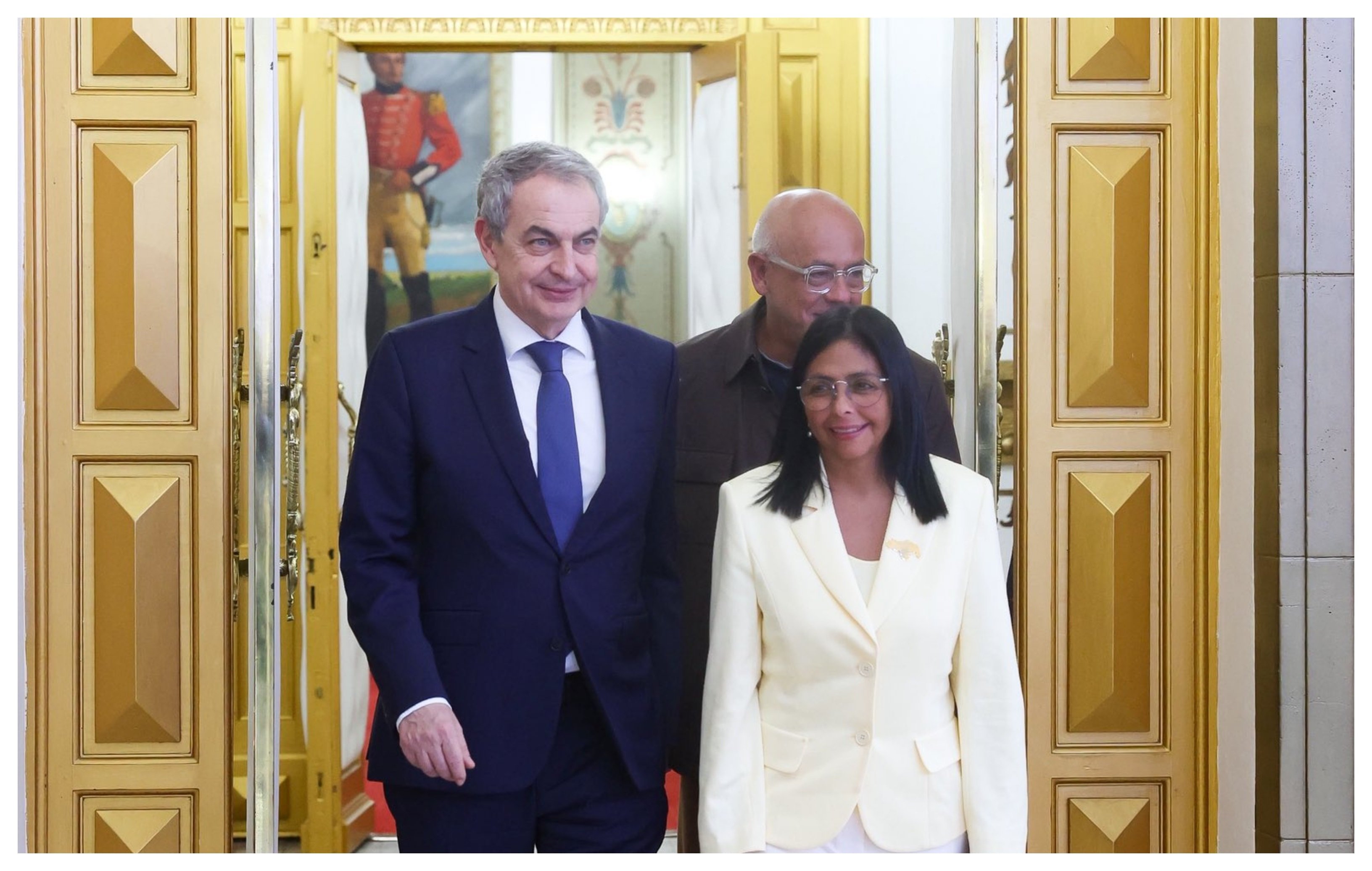 ZP, el gran defensor de Maduro, hoy preso de Trump, acude ahora al favor de la traidora Delcy que trabaja para los americanos: ZP necesitaba un selfie con Delcy y ya lo tiene