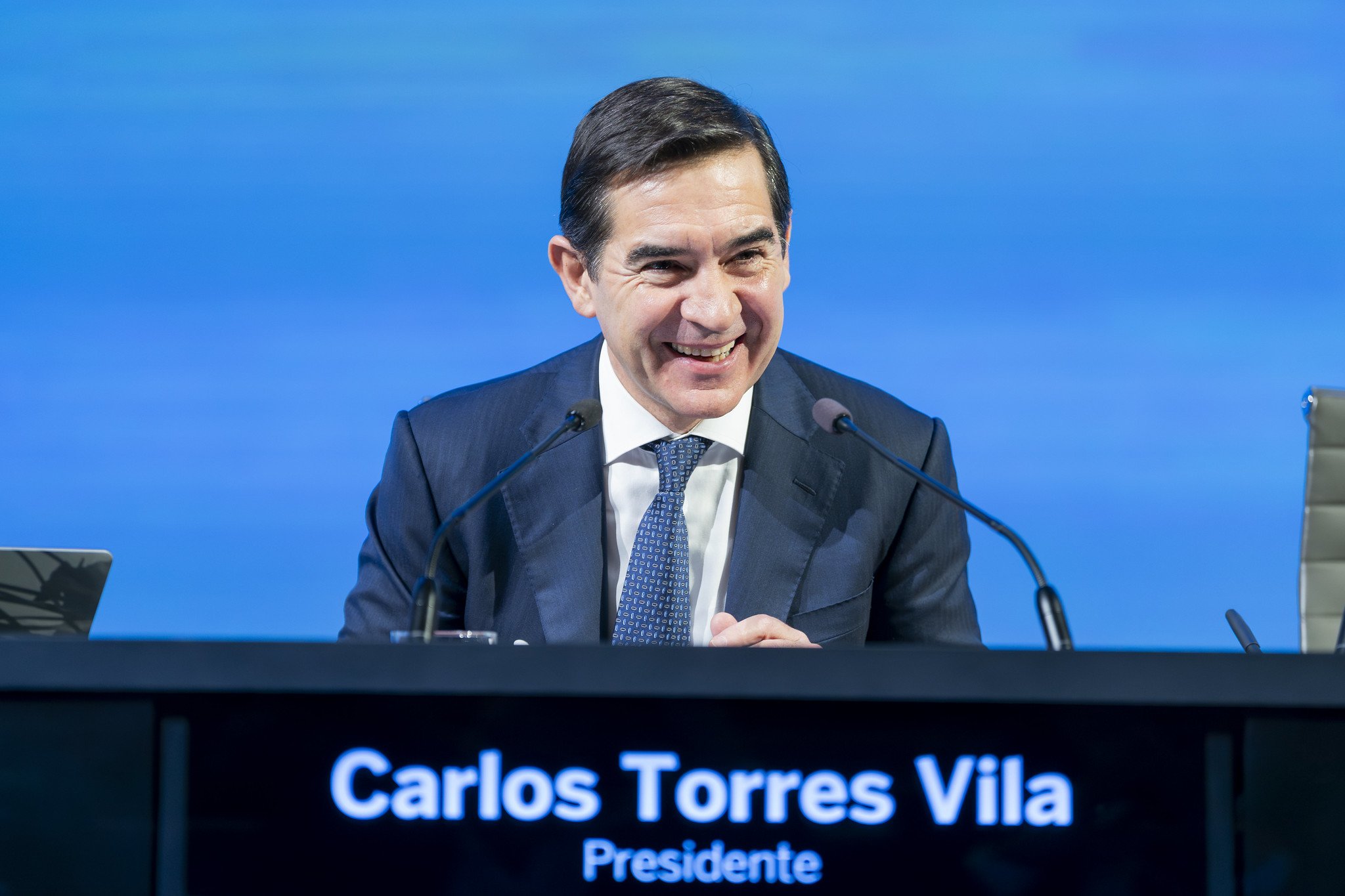 El presidente del BBVA, Carlos Torres, tiene motivos para estar contento después de ganar un 14,7% más en 2025, hasta 9,1 millones de euros, el año del fracaso de la OPA sobre el Sabadell / Foto: Pablo Moreno
