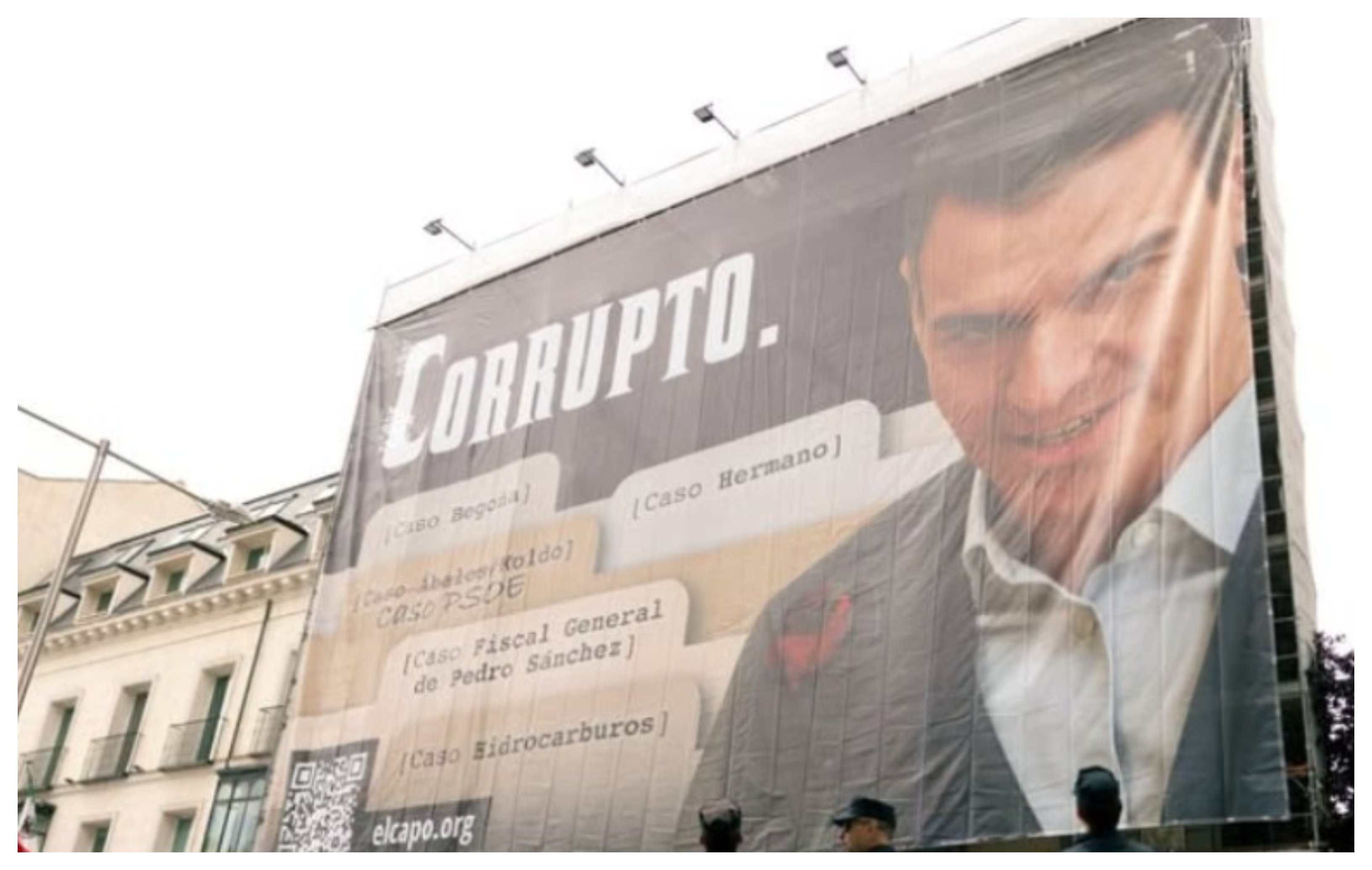 Sánchez no sólo ordenó retirar la carpa con la leyenda "Corrupto", -para algo es presidente, sino que, además, demandó a HazteOir por atentado contra su honor