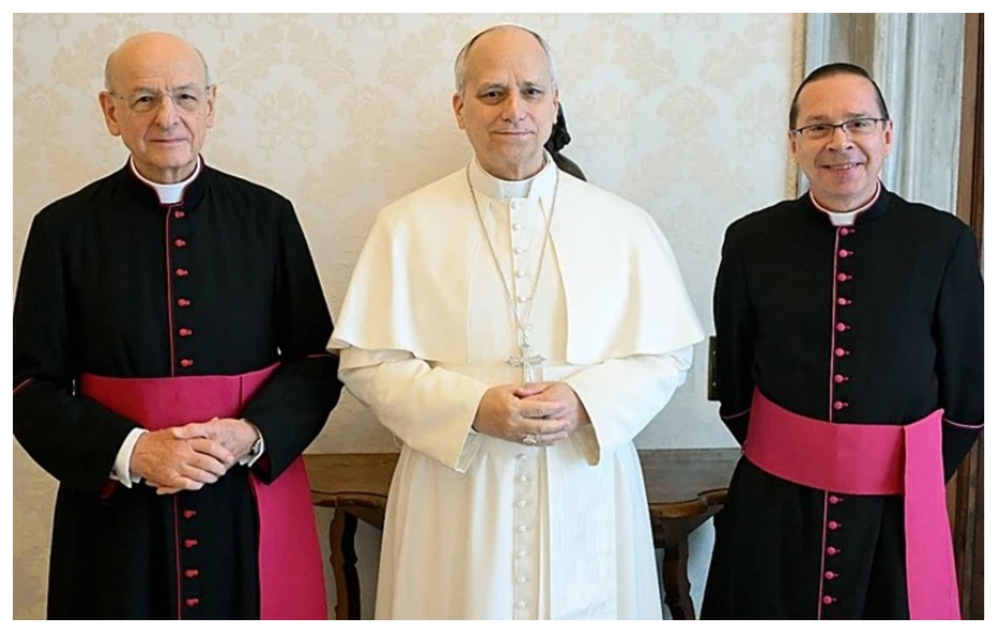 El Papa León XIV recibe en audiencia al prelado del Opus Dei, Fernando Ocáriz (izquierda de la imagen)