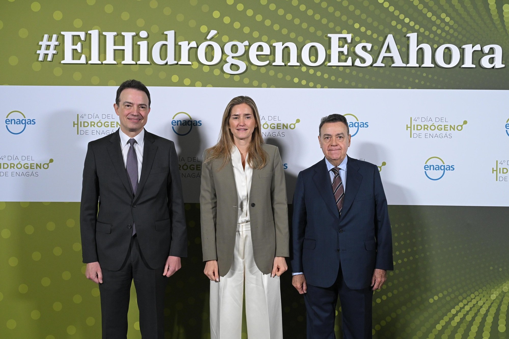 Enagás apuesta a lo grande por el hidrógeno verde, como el Gobierno (Aagesen estuvo en su cuarto Día del hidrógeno), y tras volver a beneficios, crece la remuneración de Arturo Gonzalo, no la de Antonio Llardén