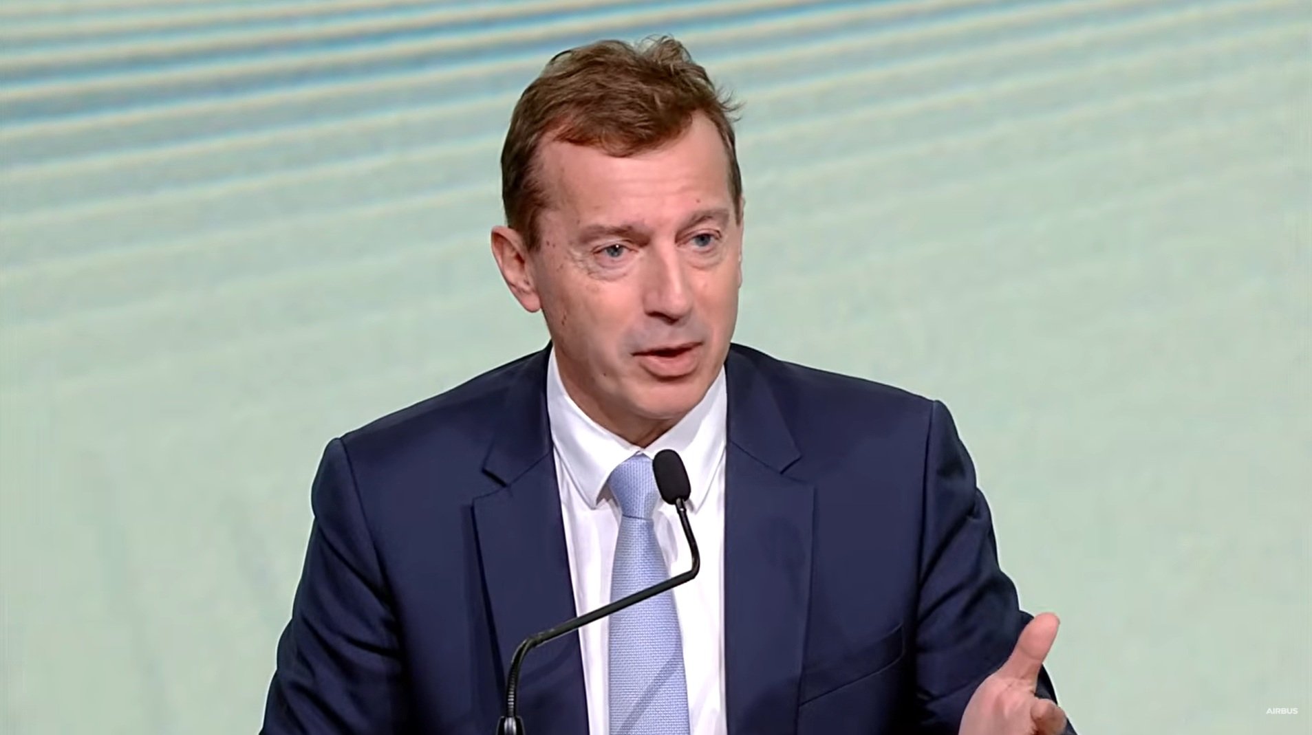 En Guillaume Faury, CEO de Airbus, crece su obsesión antiespañola: la última muestra se ha visto al excluir a Hispasat de la fusión satelital Airbus-Thales-Leonardo, pero ojo, porque hay disputas entre Francia y Alemania por el FCAS... y podría no salir adelante