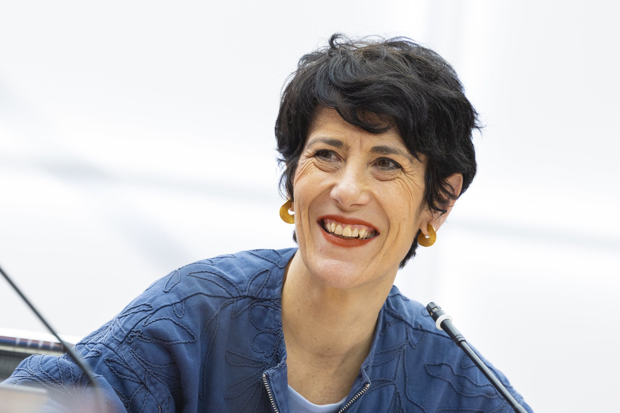 Por último, el Ministerio de Seguridad Social quiere que la campaña humanice a los migrantes, a través de relatos de superación y de éxito... no podemos esperar para verlo Por último, el Ministerio de Seguridad Social quiere que la campaña humanice a los migrantes, a través de relatos de superación y de éxito... no podemos esperar para verlo