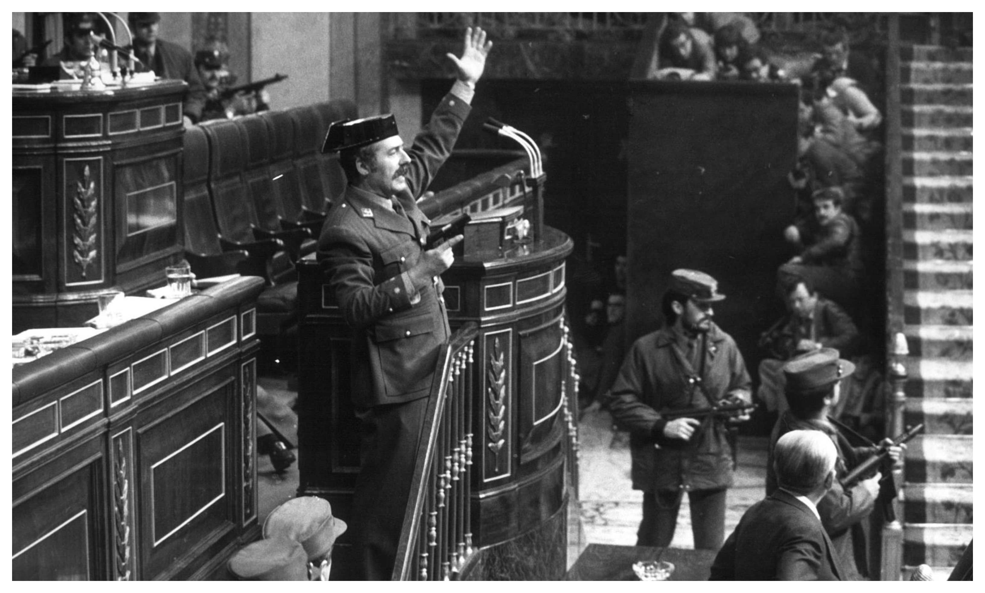 Ricardo Tejero, la bandera del 23-F. Bien sé que Tejero no era partidario de la democracia pero eso no agota la cuestión. Era un hombre valiente y coherente, aunque violento