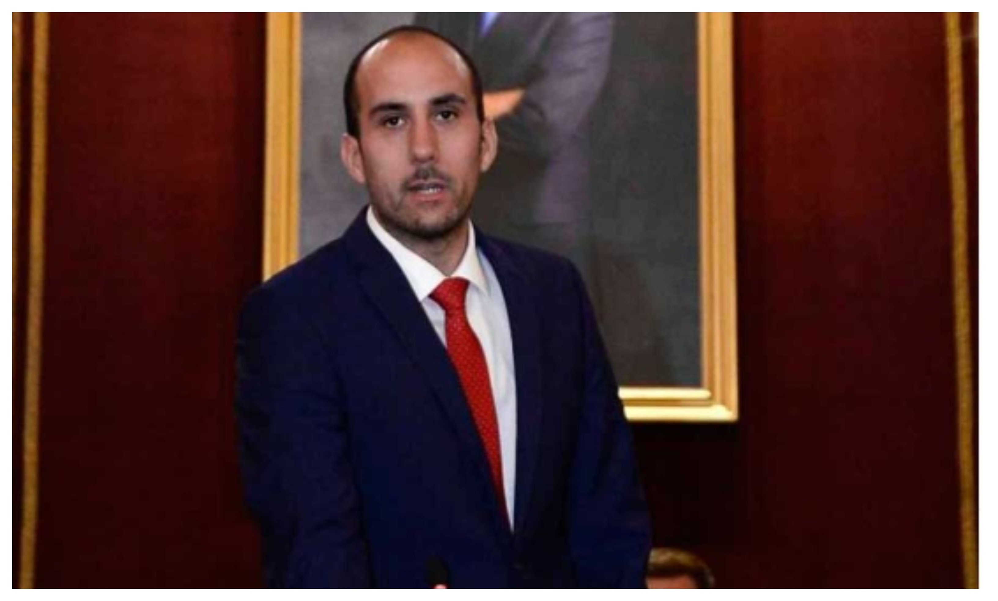 Si la liberación sexual es progresista y la chica desnuda se desnuda libremente, ¿por qué dimite el concejal Nogués?