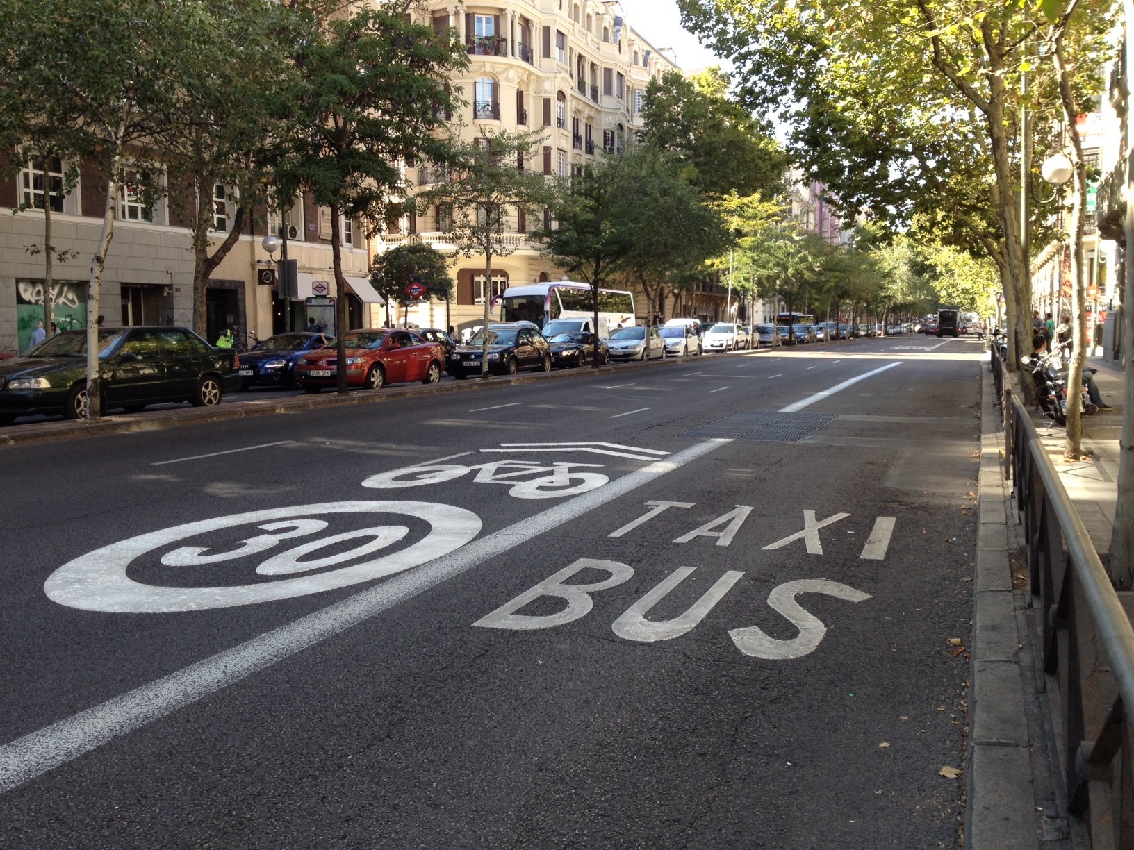 Todos están de acuerdo en que es muy necesario restringir el tráfico en la ciudad Todos están de acuerdo en que es muy necesario restringir el tráfico en la ciudad
