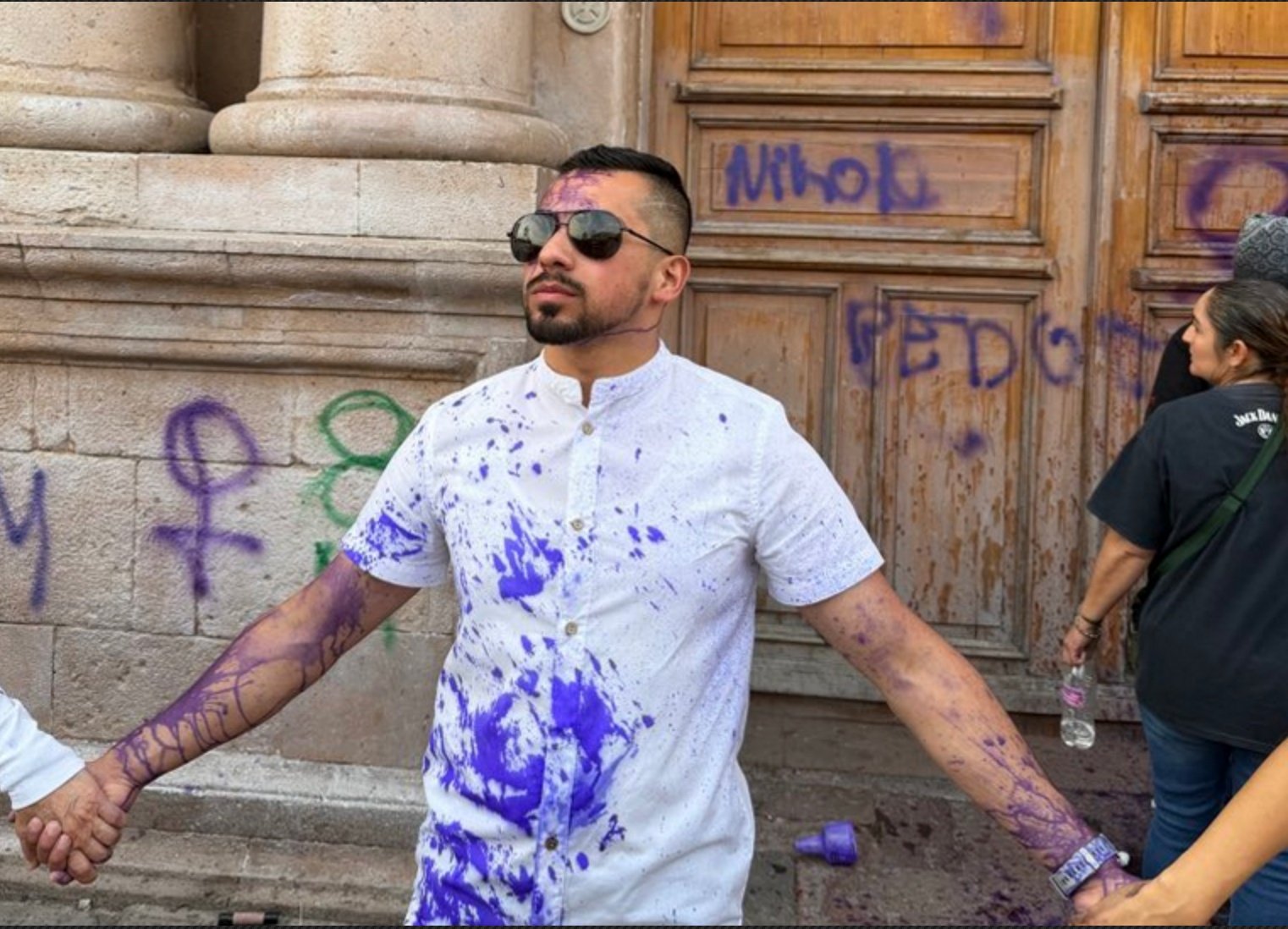 El encargado de campañas de la plataforma mexicana Actívate, Uriel Esqueda, mostró algunas imágenes de las agresiones