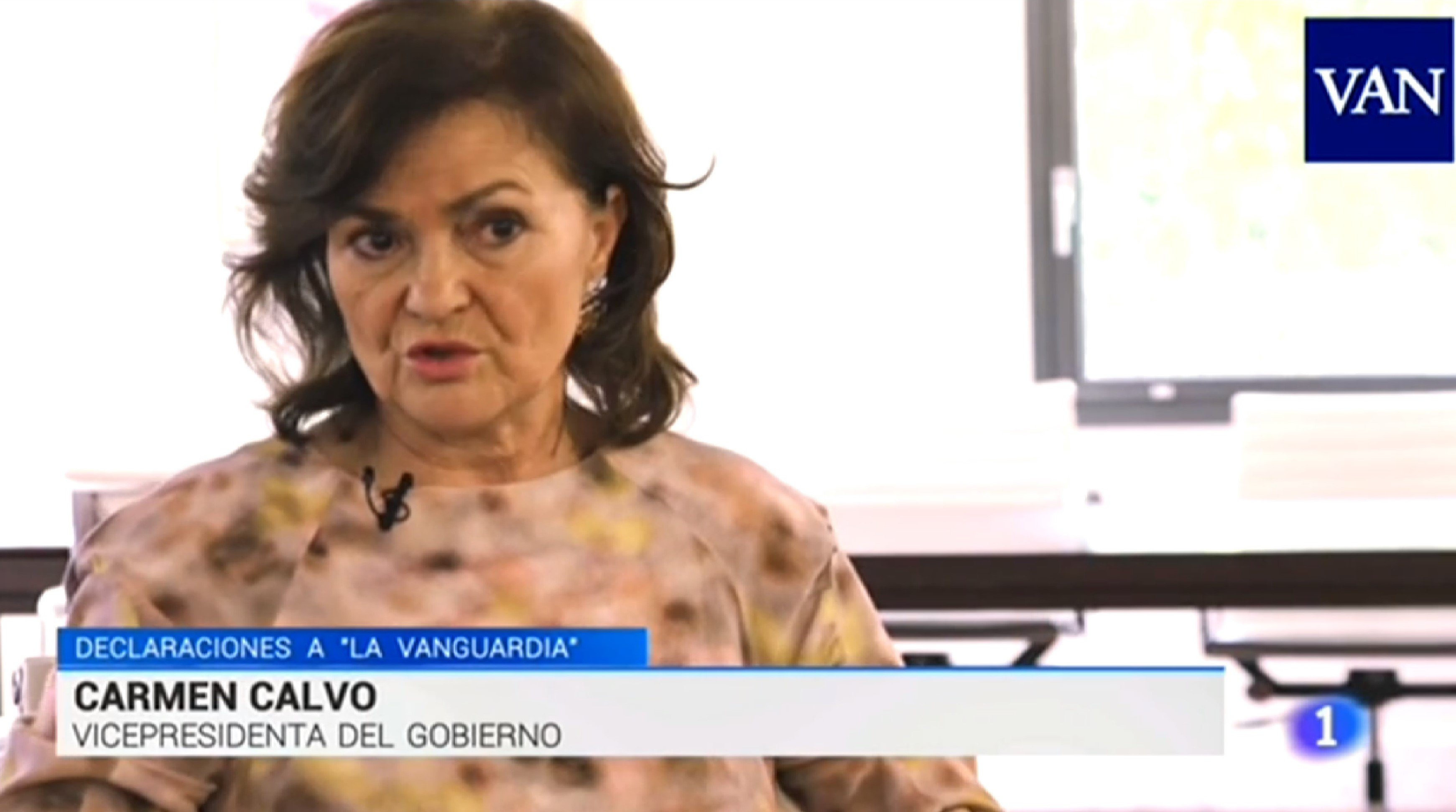 Carmen Calvo será la cara más femenina que contemple el bebé, en la TV, desde su primera cuna Carmen Calvo será la cara más femenina que contemple el bebé, en la TV, desde su primera cuna