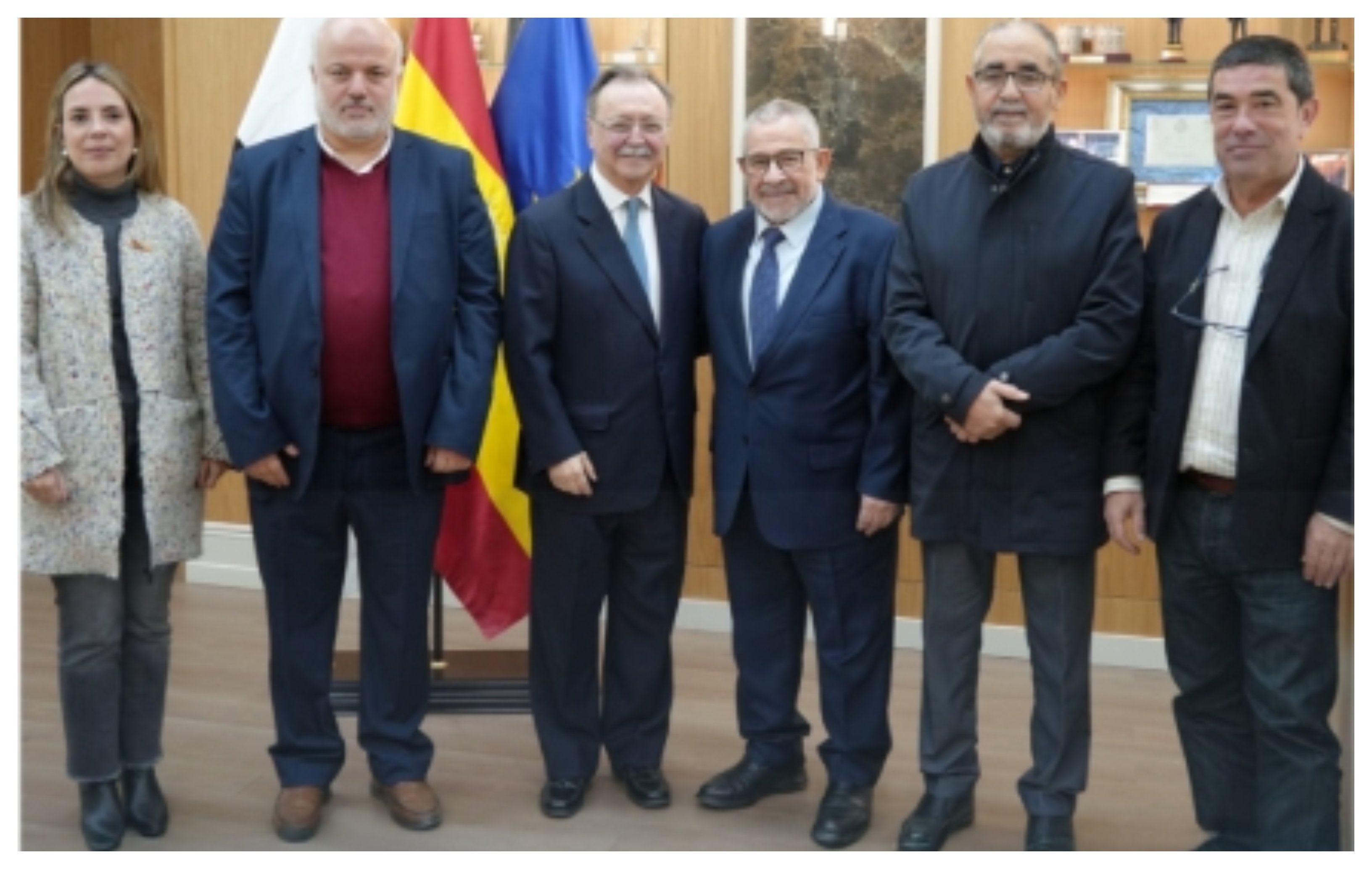 Vivas (en el centro) junto a Aiman Adlbi, líder de la Comisión Islámica de España