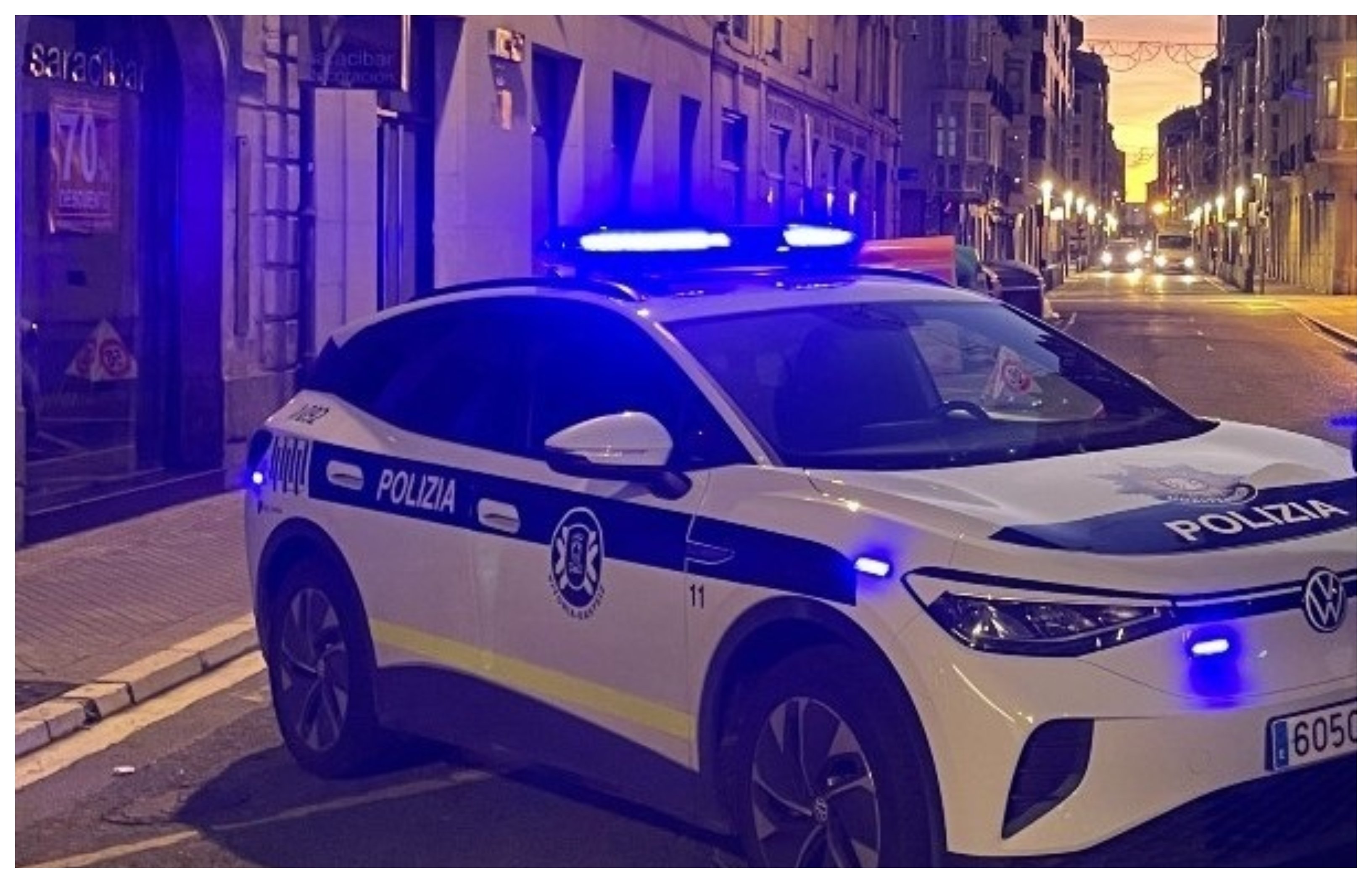 Otra patrulla acudió a la lonja, donde encontró a la presunta autora de los hechos y, tras escuchar también su versión, procedió a su detención bajo la acusación de un delito de lesiones con arma blanca en el ámbito de la violencia doméstica