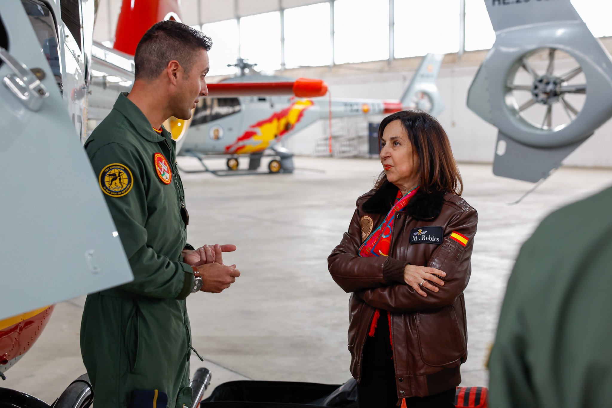 Margarita Robles, ministra de Defensa, durante una visita a la Escuela Militar de Helicópteros, en la base aérea en Armilla