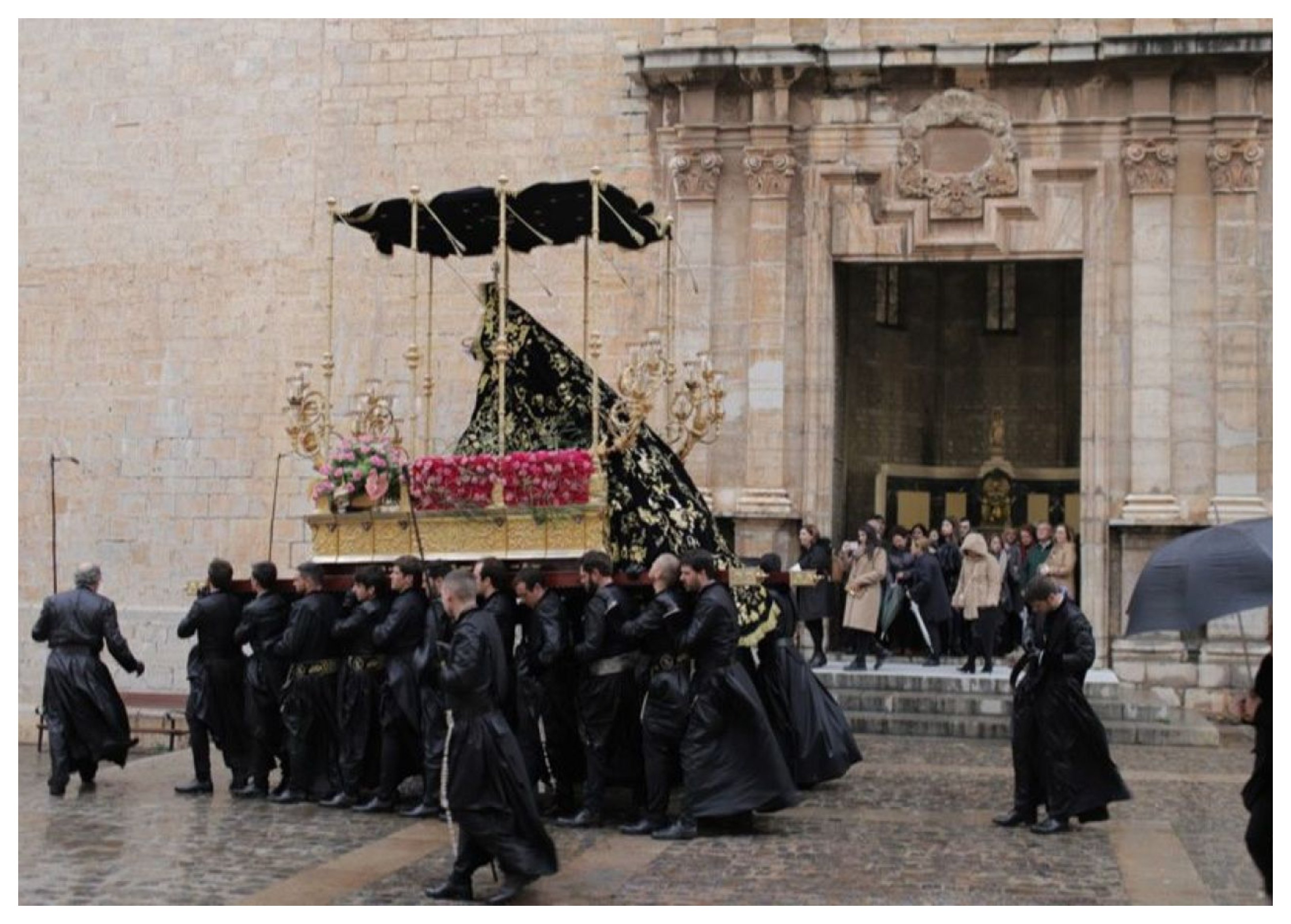 Cuidado con el montaje político sobre la muy machista Cofradía de Sagunto