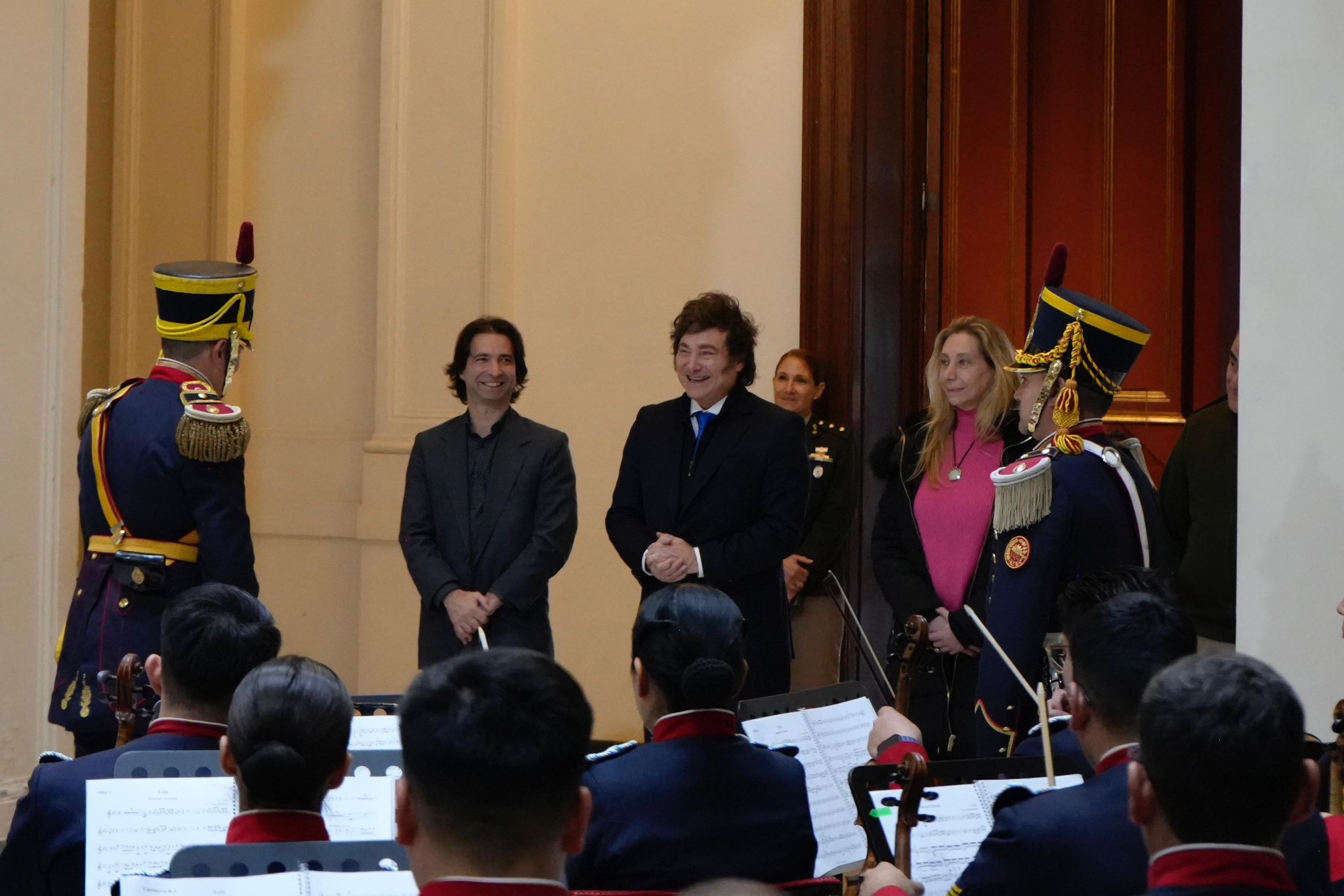 Dos modelos de gestión, el español de Sánchez que penaliza al propietario hasta el extremo y defiende al vulnerable hasta negar la existencia de las okupaciones, y el del presidente de Argentina, Javier Milei