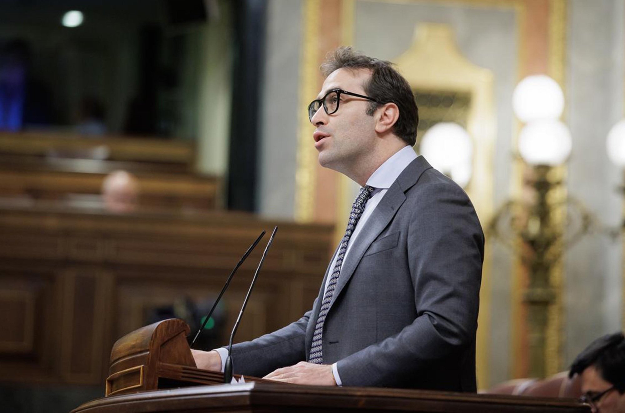 El ministro Carlos Cuerpo se apunta un tanto ante la marcha de Marisu: la convalidación del decreto con las medidas anticrisis