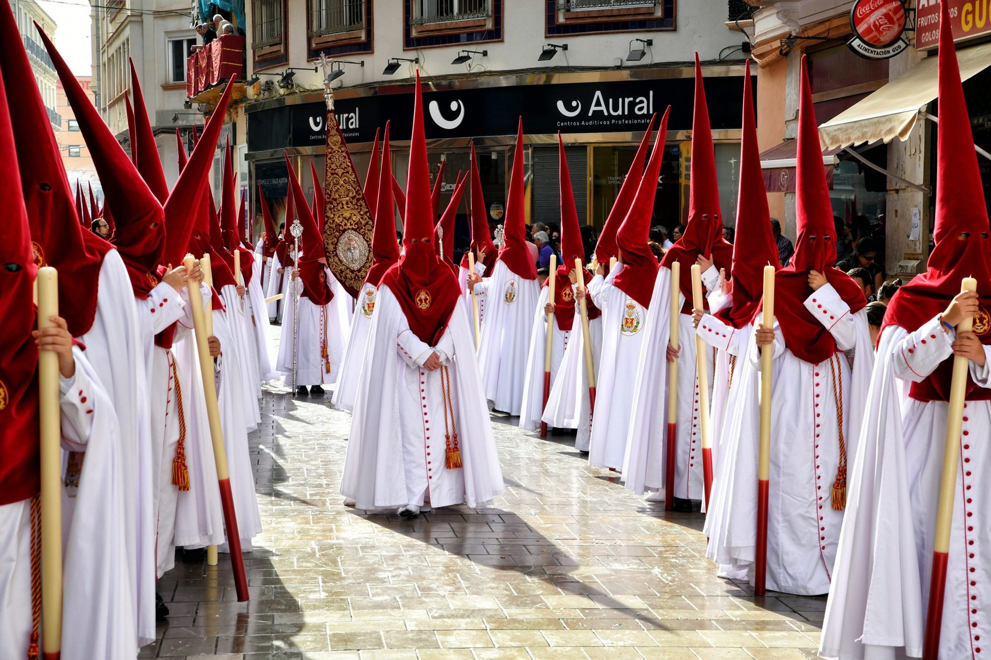 Nazarenos del Santísimo Cristo de la Sagrada Cena, de Málaga