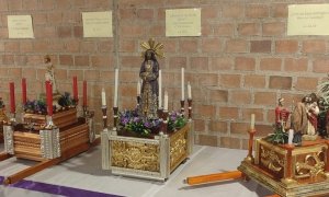 En la parroquia Santa María del Buen Aire, en el distrito de Moratalaz, se ha celebrado la tercera edición de la exposición de pasos en miniatura, elaborados por un feligrés jubilado, Enrique Delgado Muñoz