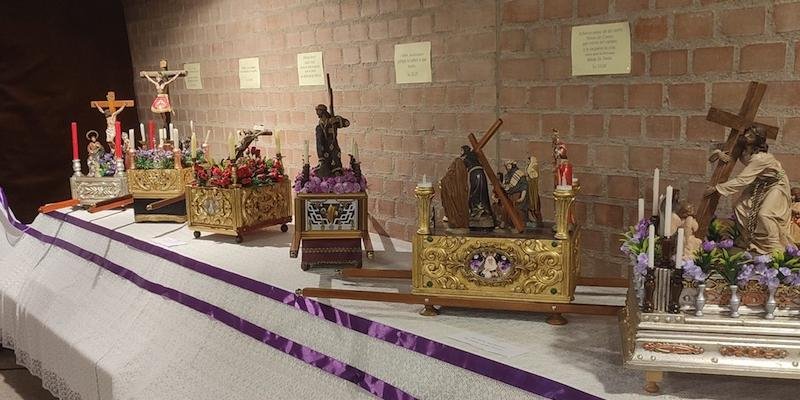 En la parroquia Santa María del Buen Aire, en el distrito de Moratalaz, se ha celebrado la tercera edición de la exposición de pasos en miniatura, elaborados por un feligrés jubilado, Enrique Delgado Muñoz