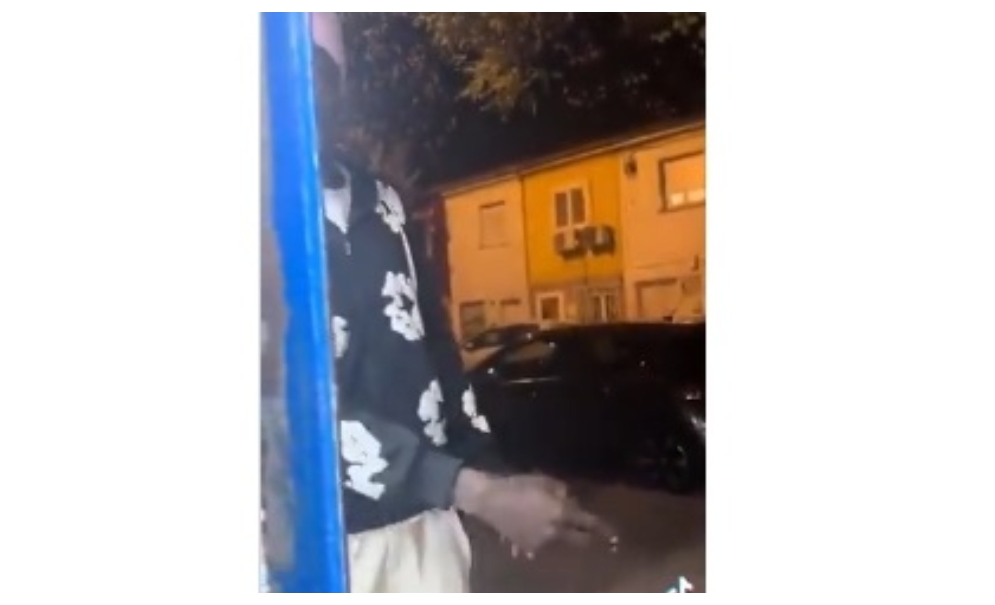 "Como es una persona de color y el Gobierno les regala ayudas encima me están llamando a mi racista", denuncia una joven, acosada por un africano