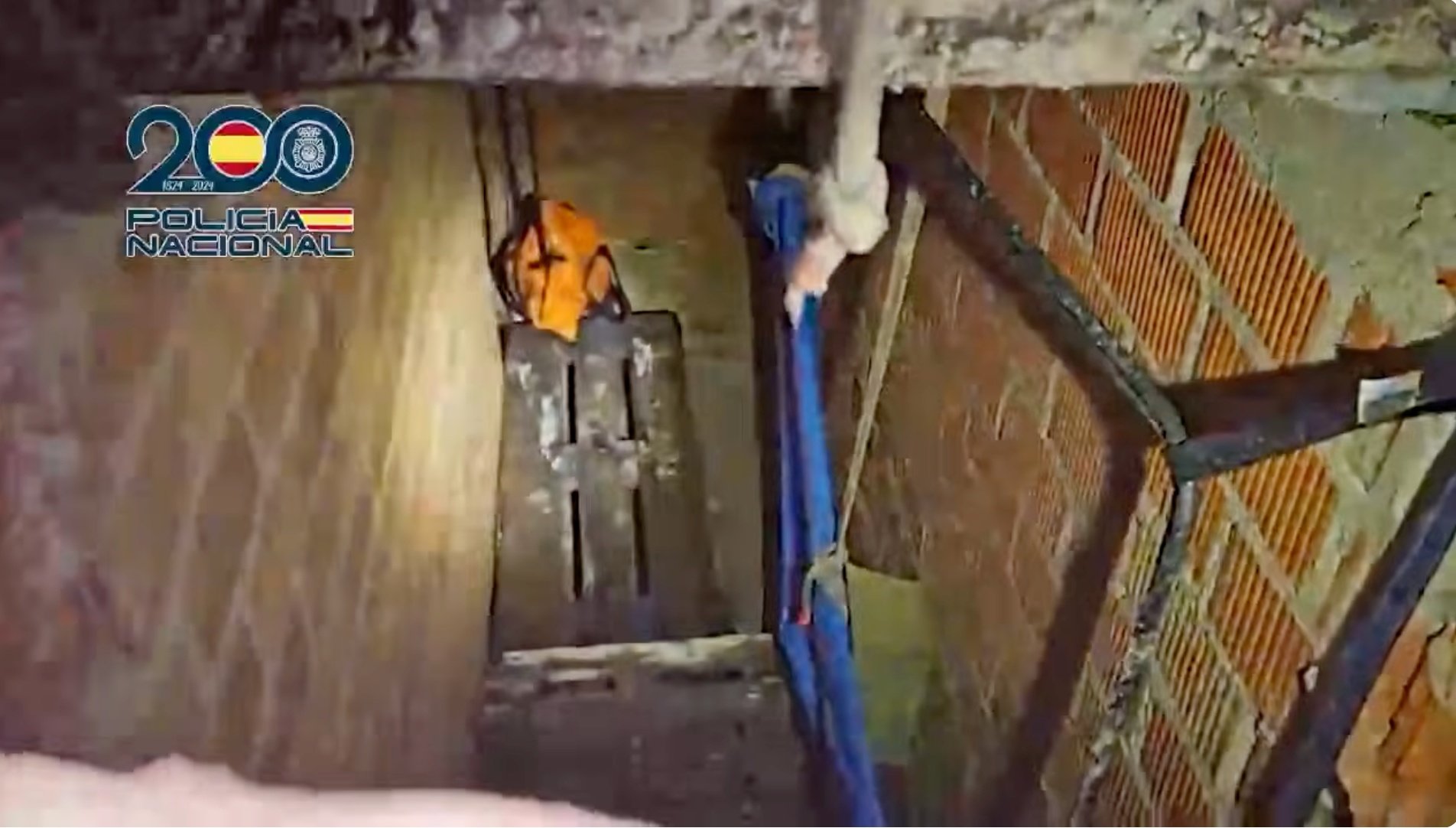 Para poder mantener el túnel operativo se precisaban dos potentes bombas de achique para el agua