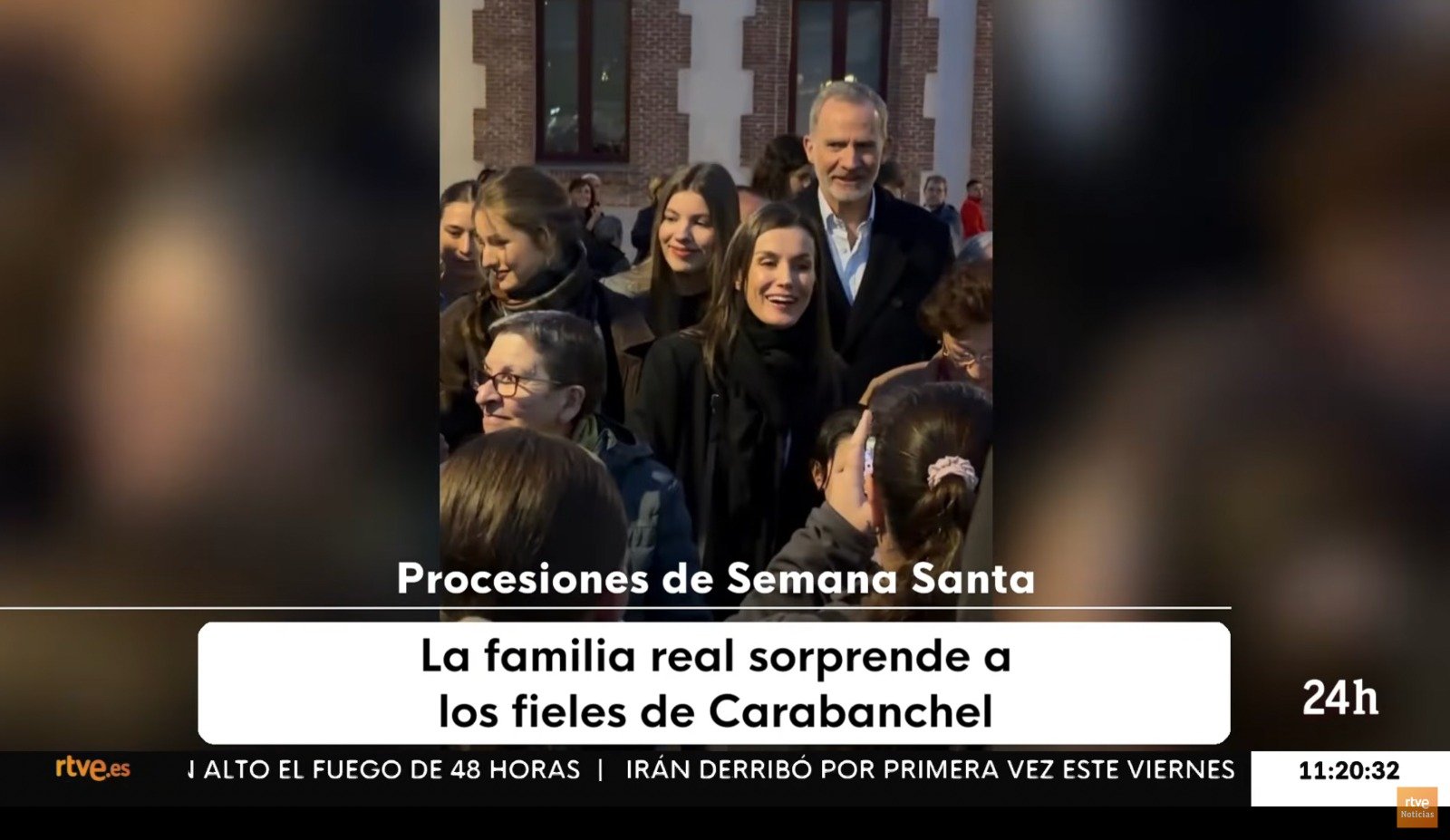 Los Reyes, acompañados de sus hijas, aparecieron en la procesión del Silencio, pero nada de un acto religioso, todo muy ateo, muy cultural, muy centrado y muy populista