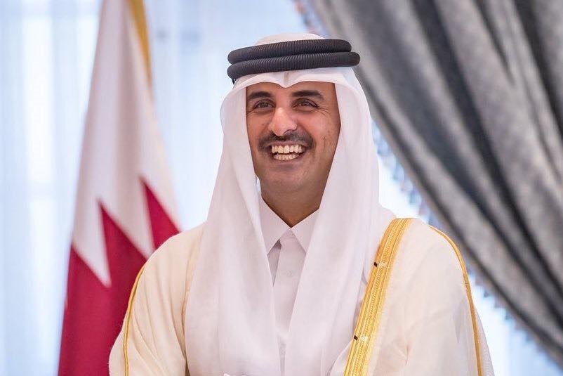 El actual emir de Qatar, Tamim bin Hamad Al Thani, se frota las manos