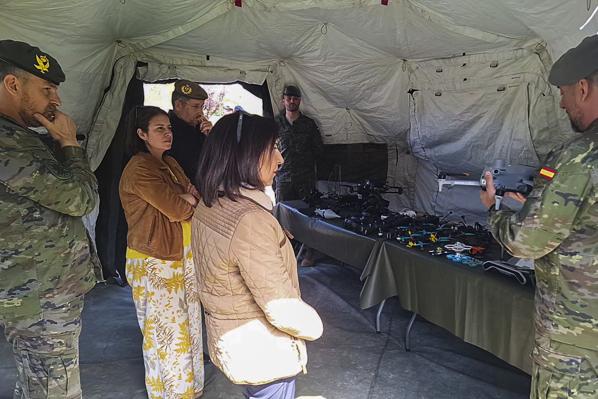 La ministra de Defensa, Margarita Robles, durante su visita al Regimiento de Infantería Príncipe nº3, en el acuartelamiento de Cabo Noval, en Siero, Asturias