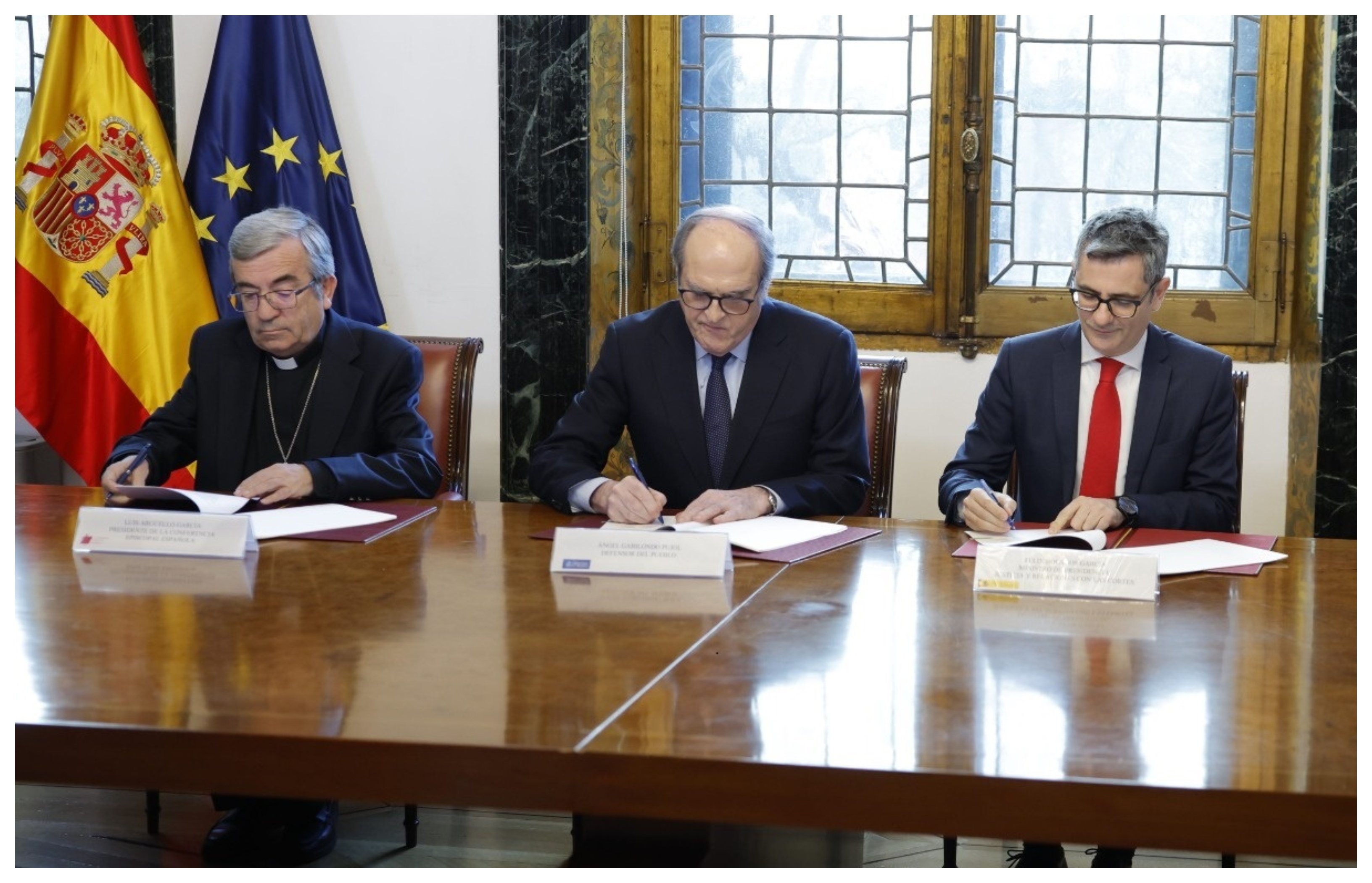 Recuerden: los obispos españoles acordaron con el caradura del ministro Bolaños y el rostro pétreo del defensor del Pueblo, el socialista y excura Ángel Gabilondo, indemnizar también a las víctimas de pederastia clerical, ojo, en casos ya prescritos