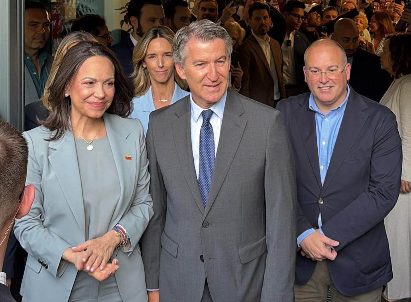 La opositora venezolana y premio Nobel de la Paz, María Corina Machado, se ha reunido hoy en Madrid con el líder del PP, Alberto Núñez Feijóo, quien la ha llamado "valiente"