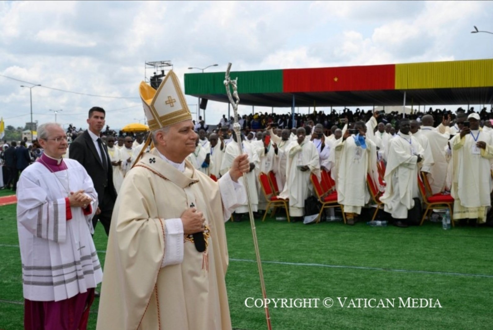 Esta mañana, León XIV  ha celebrado misa en el Japoma Stadium, en la localidad de Douala