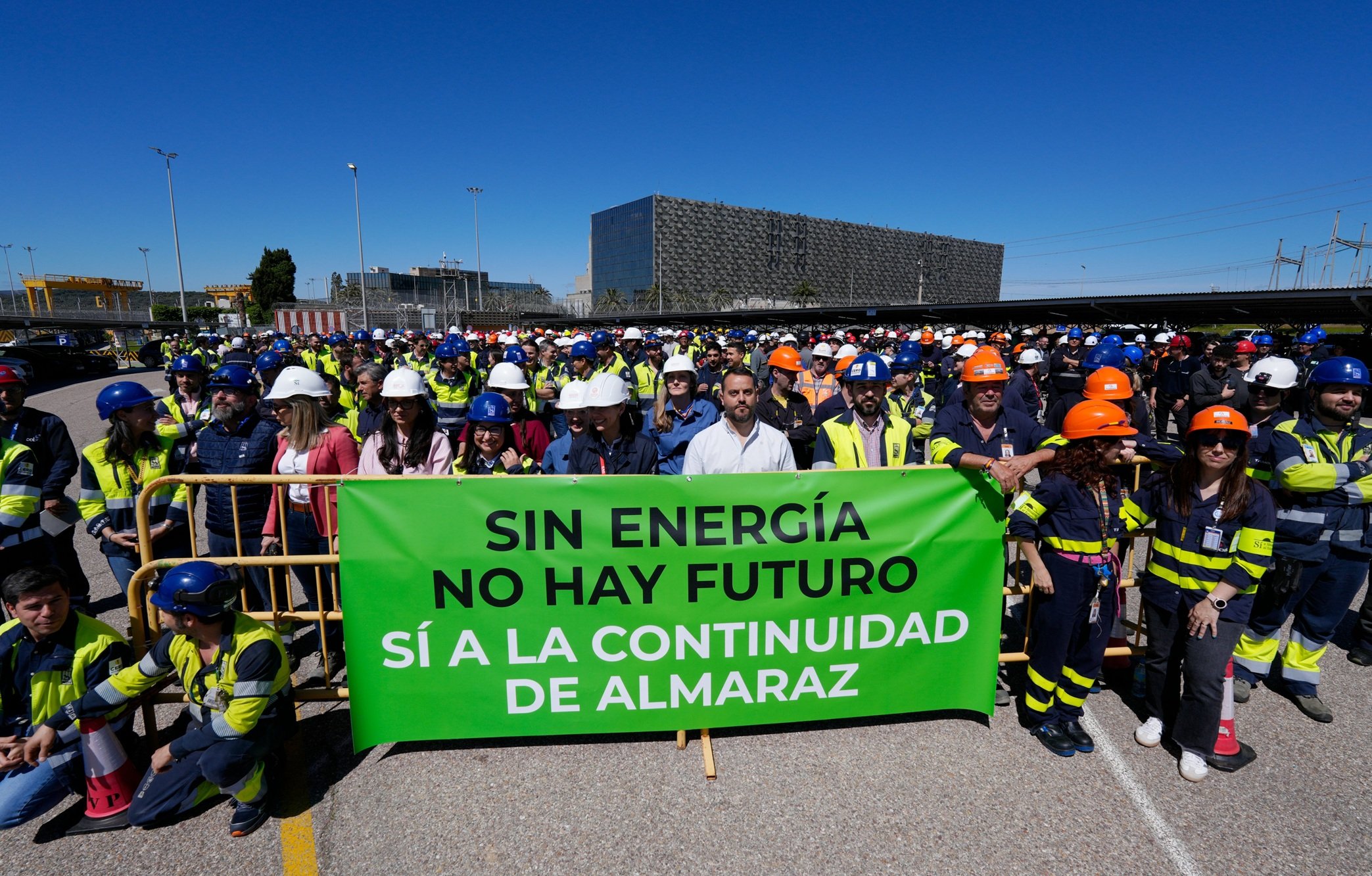 El acuerdo entre PP y Vox en Extremadura incluye blindar la continuidad de Almaraz