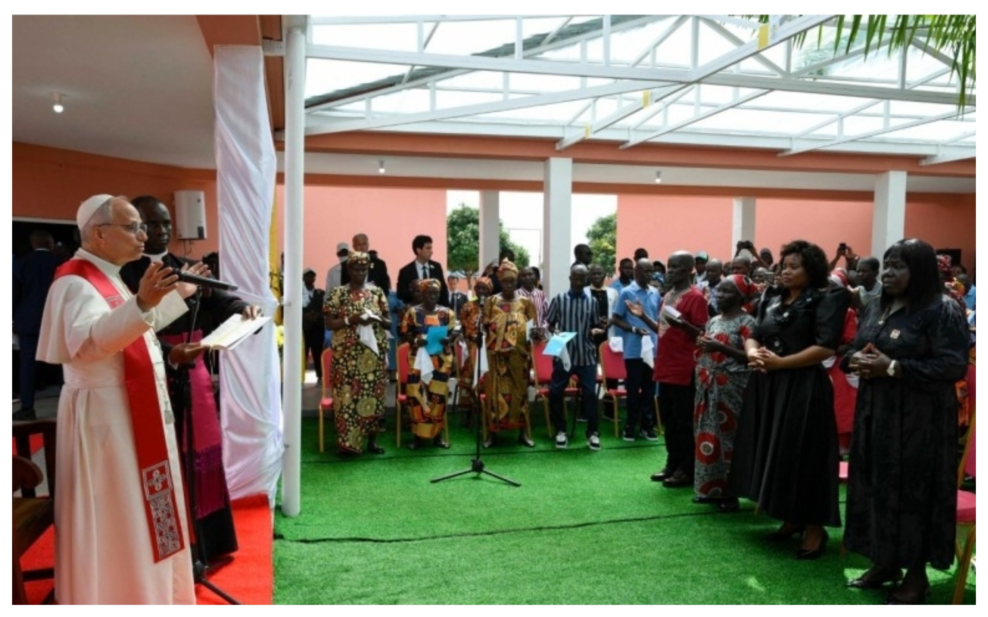 León XIV: no emigren / Foto; Vatican Media