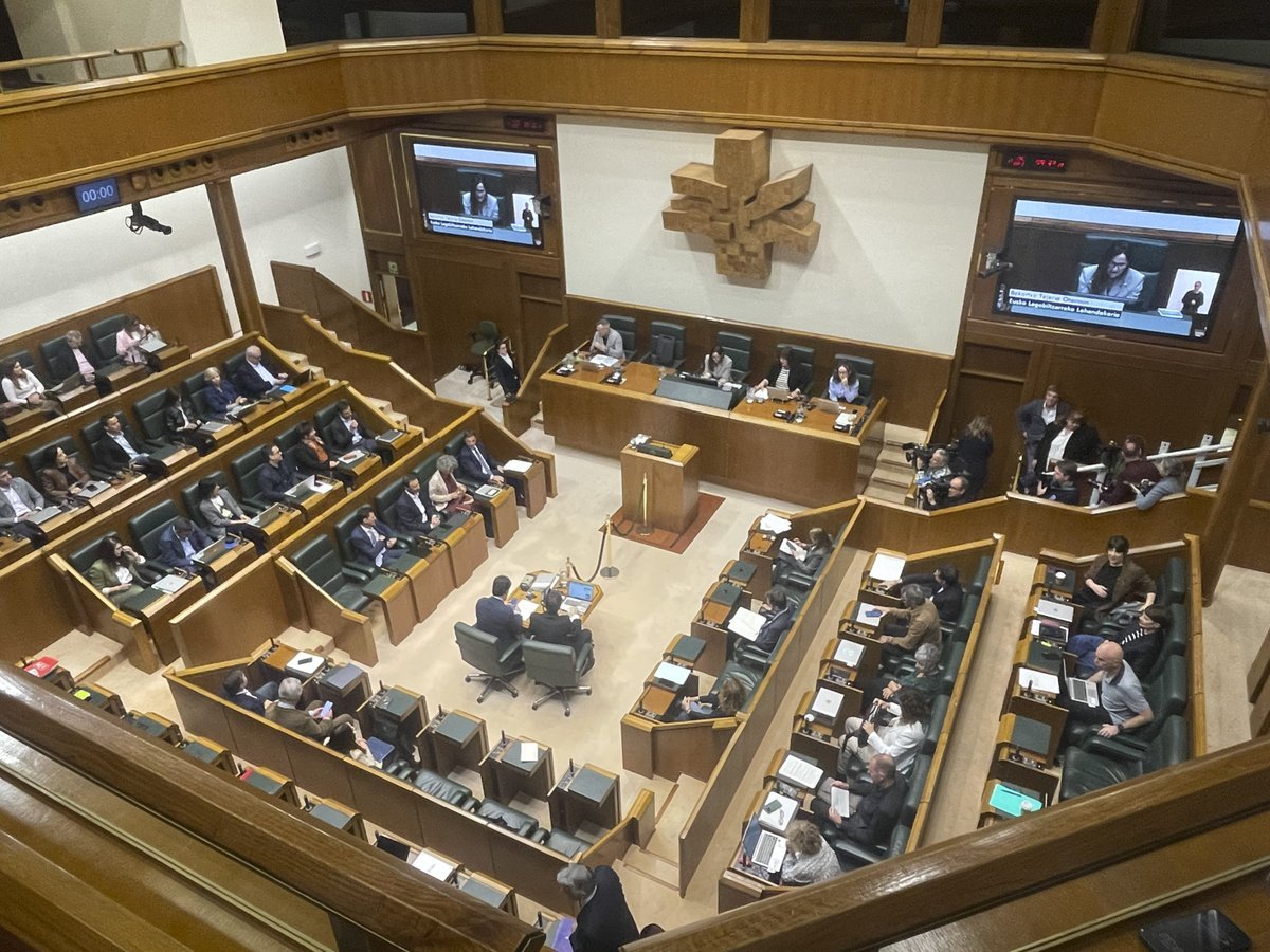 En el Parlamento vasco, la mayoría absoluta se sitúa en 38 escaños de un total de 75