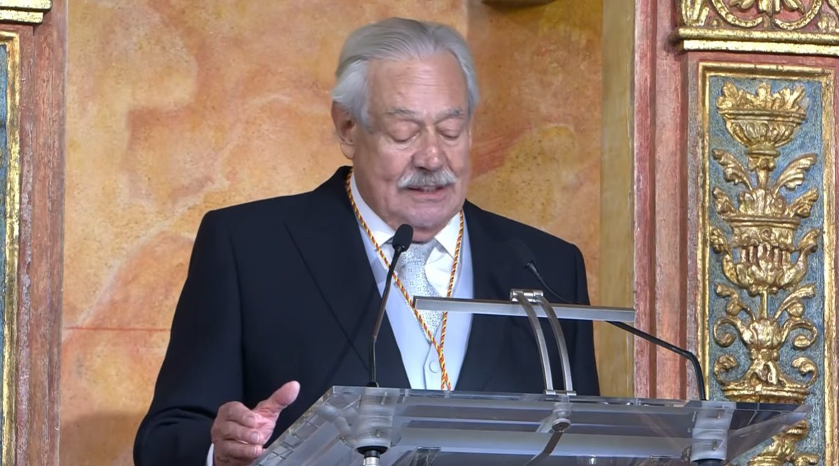 Celorio, Premio Cervantes: dos más dos son cuatro, no cinco