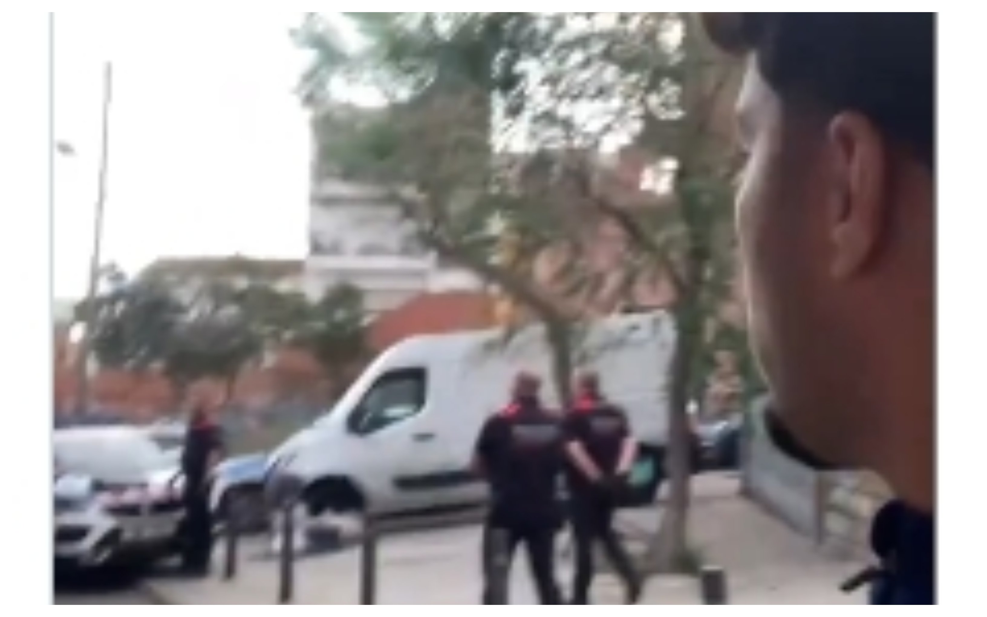 "¿Cómo os atrevéis a quitar la droga?", pregunta irónico el periodista Nacho Abad.