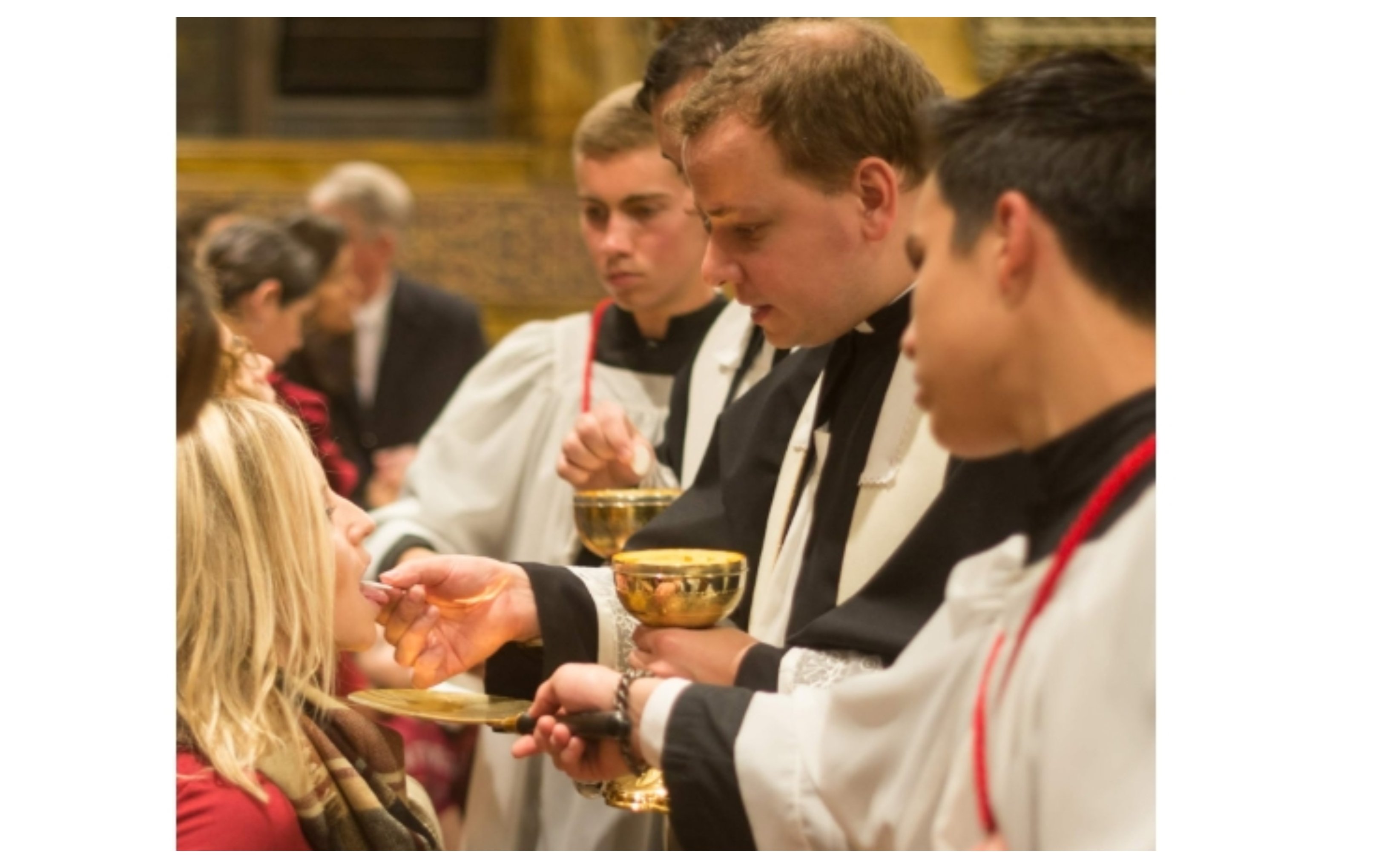 Término pidiendo una mayor profundidad y seriedad en la liturgia tanto por parte de aquellos que ofician como de los que asistimos a ella