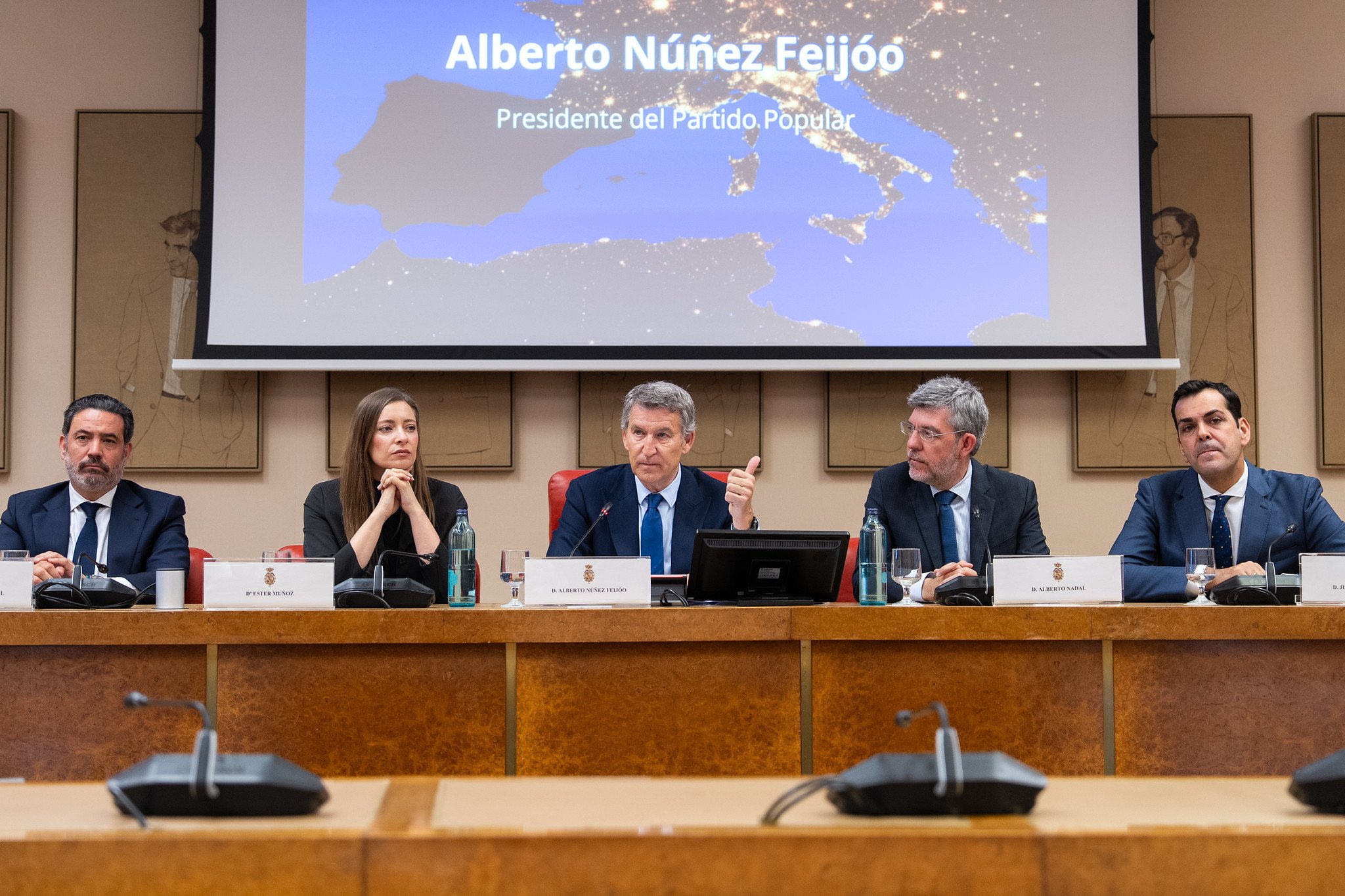 El PP organiza una jornada en el Congreso titulada 'A un gran año del gran apagón' y la inaugura Feijóo pidiendo cuatro dimisiones: las de Corredor, Ribera, Aagesen y Sánchez