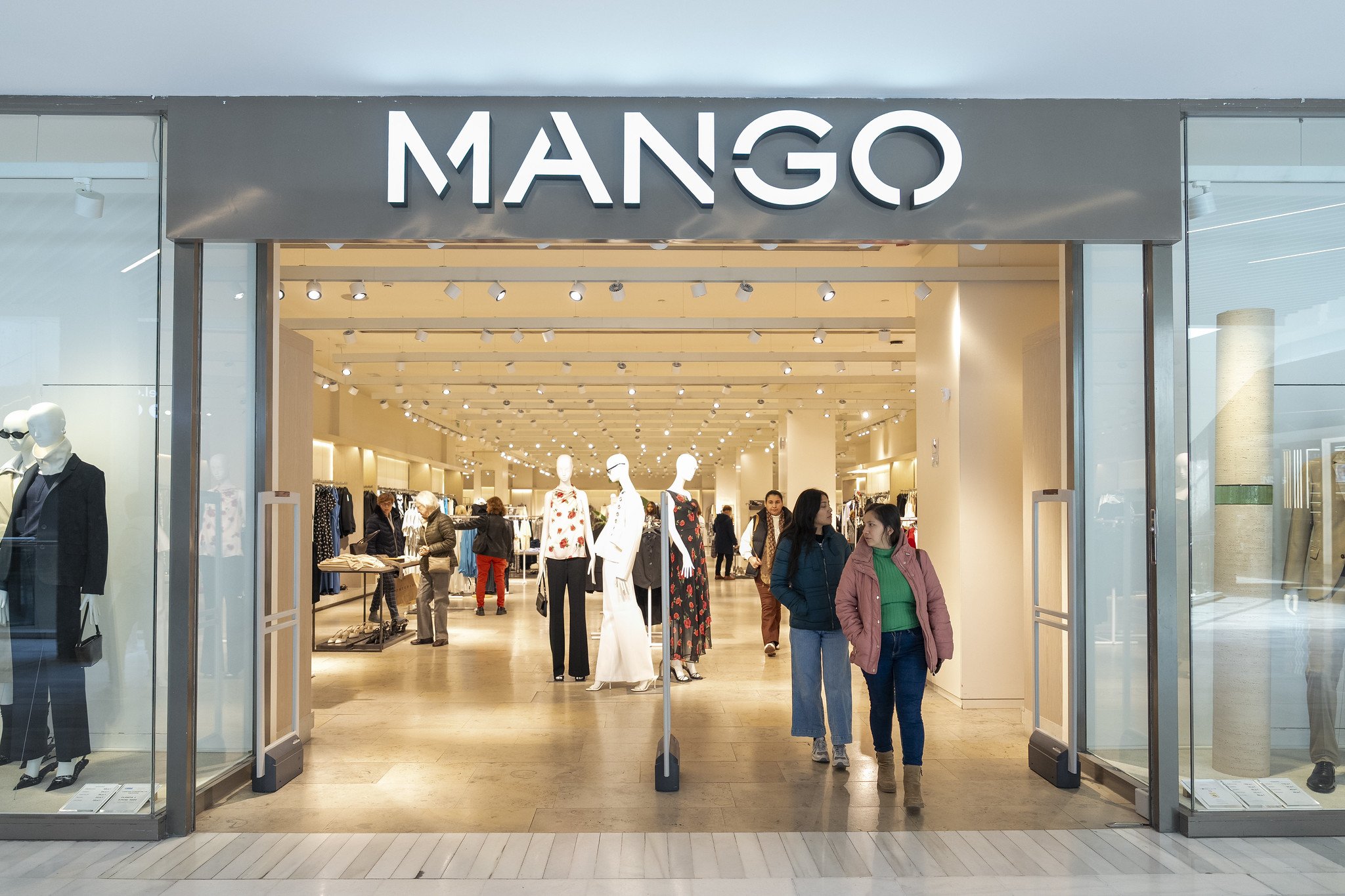 Andic dejó resuelta su sucesión, como presidente y CEO, Toni Ruiz, y a sus hijos, Jonathan, Sarah y Judith, como propietarios, en concreto del 95% de Mango, el otro 5% se lo dejó a Ruiz / Foto: Pablo Moreno