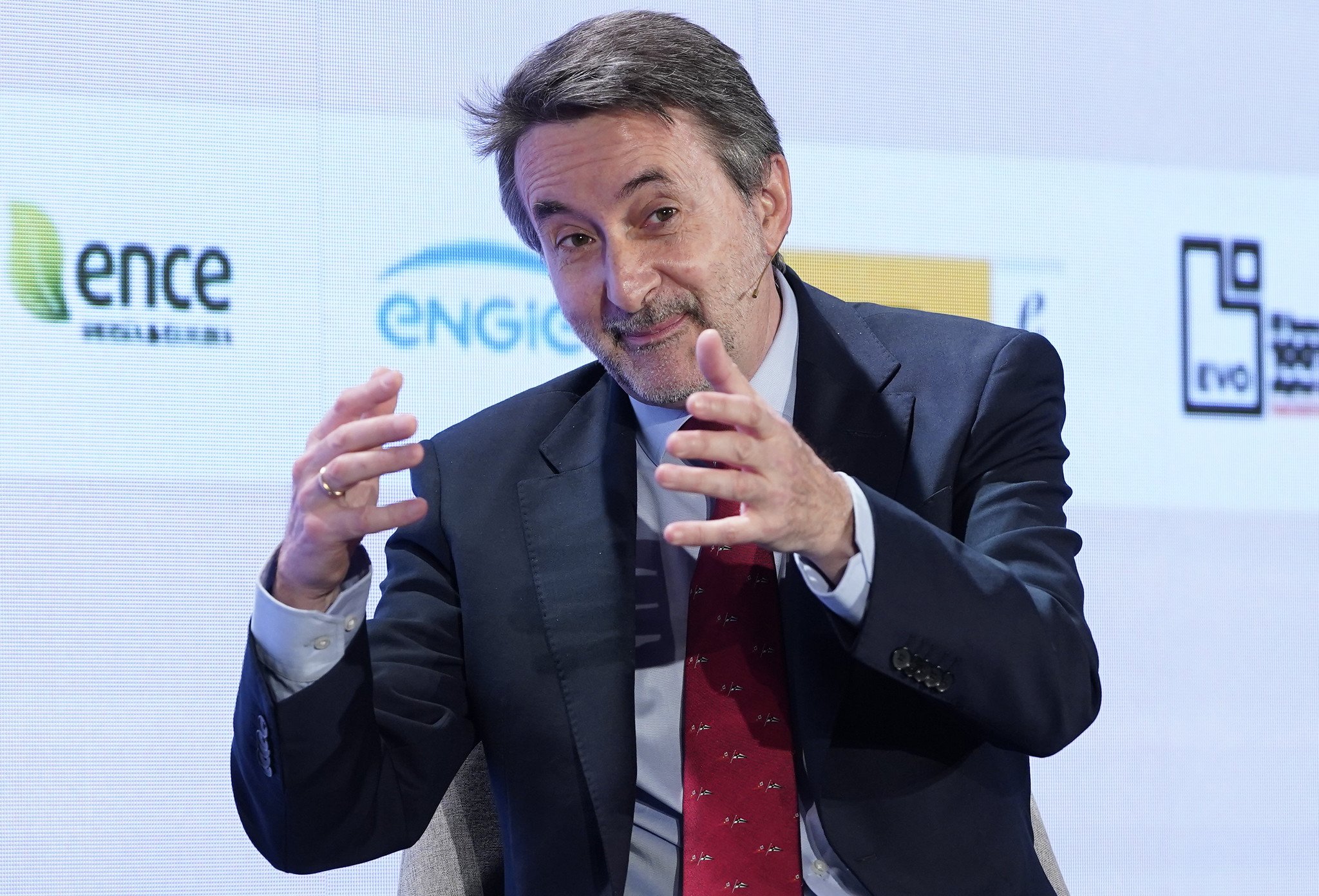 Repsol, con Josu Jon Imaz a los mandos, mejora sus resultados... ante el encarecimiento del petróleo y el gas, al tiempo que ofrece más descuentos en combustibles y tranquilidad respecto al suministro de queroseno y el resto de productos / Foto: Pablo Moreno