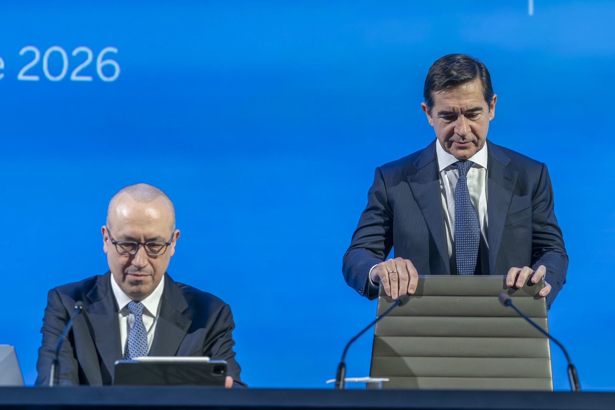 Carlos Torres (derecha) y Onur Genç, presidente y consejero delegado del BBVA, respectivamente / Foto: Pablo Moreno