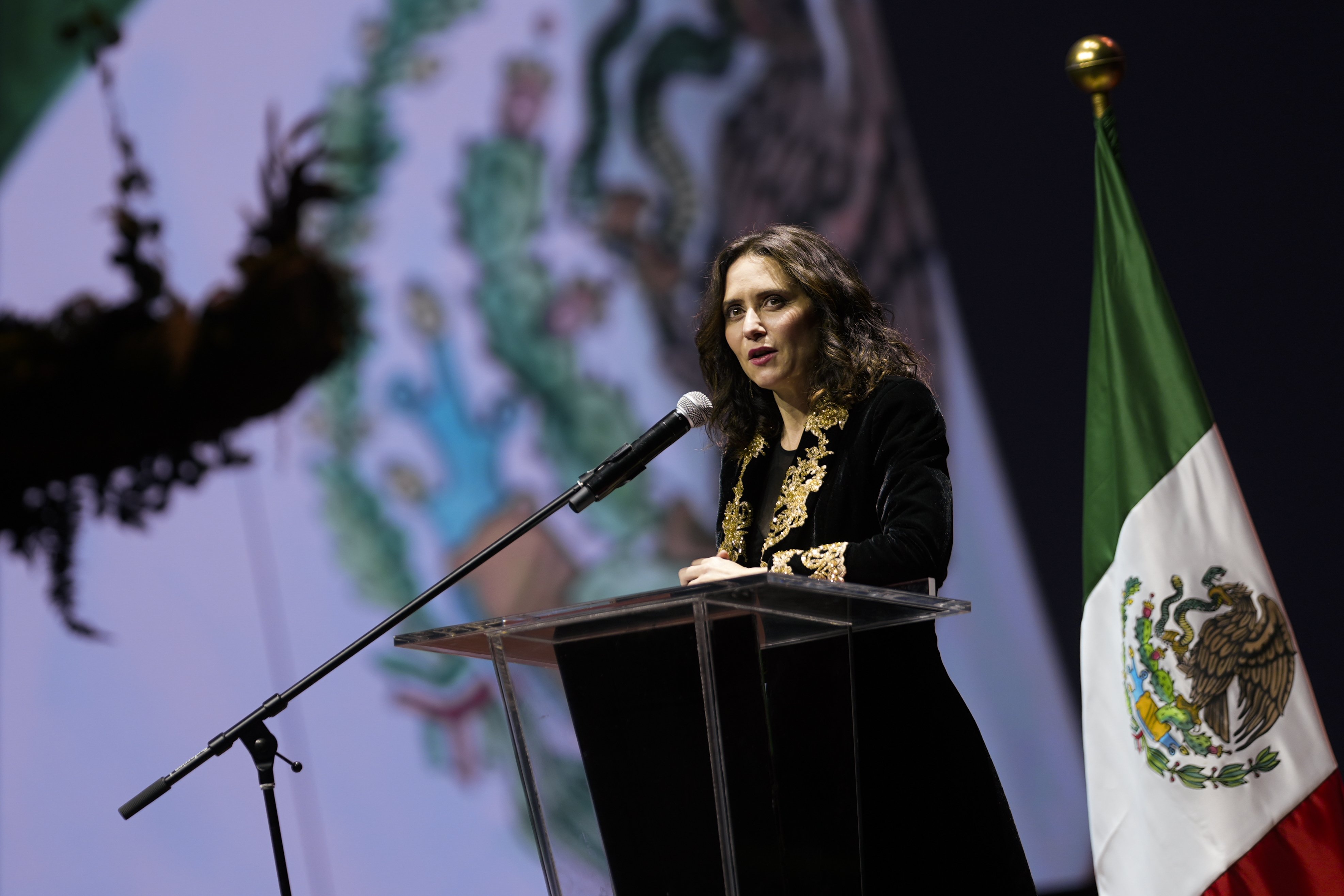 La presidenta madrileña Díaz Ayuso también ha defendido los cinco siglos de mestizaje entre España y México
