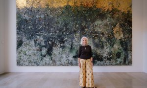 Hortensia Herrero ante una de las obras de Anselm Kiefer / Foto: Nastassia Tarusava