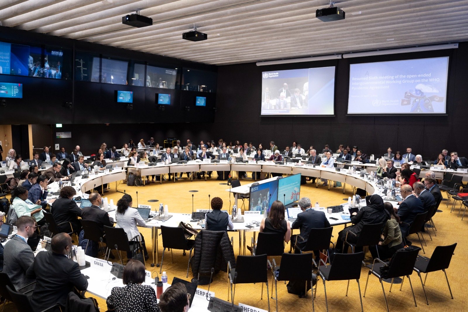 Una reunion de la OMS, que dirige Tedros Adhanom